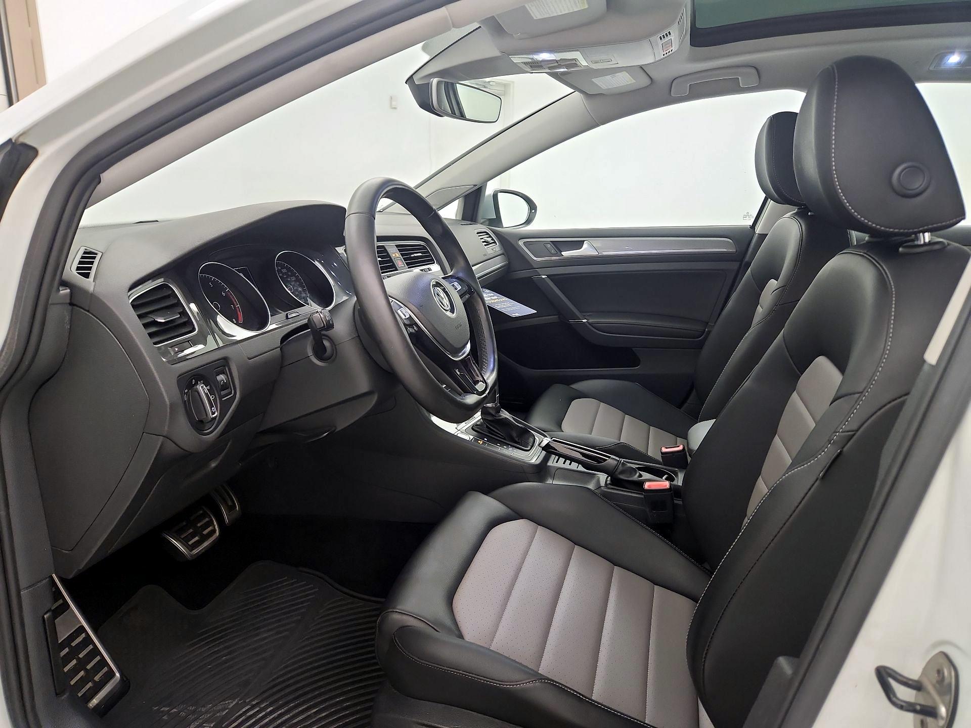 Thumbnail: 2017 Volkswagen Golf - 11