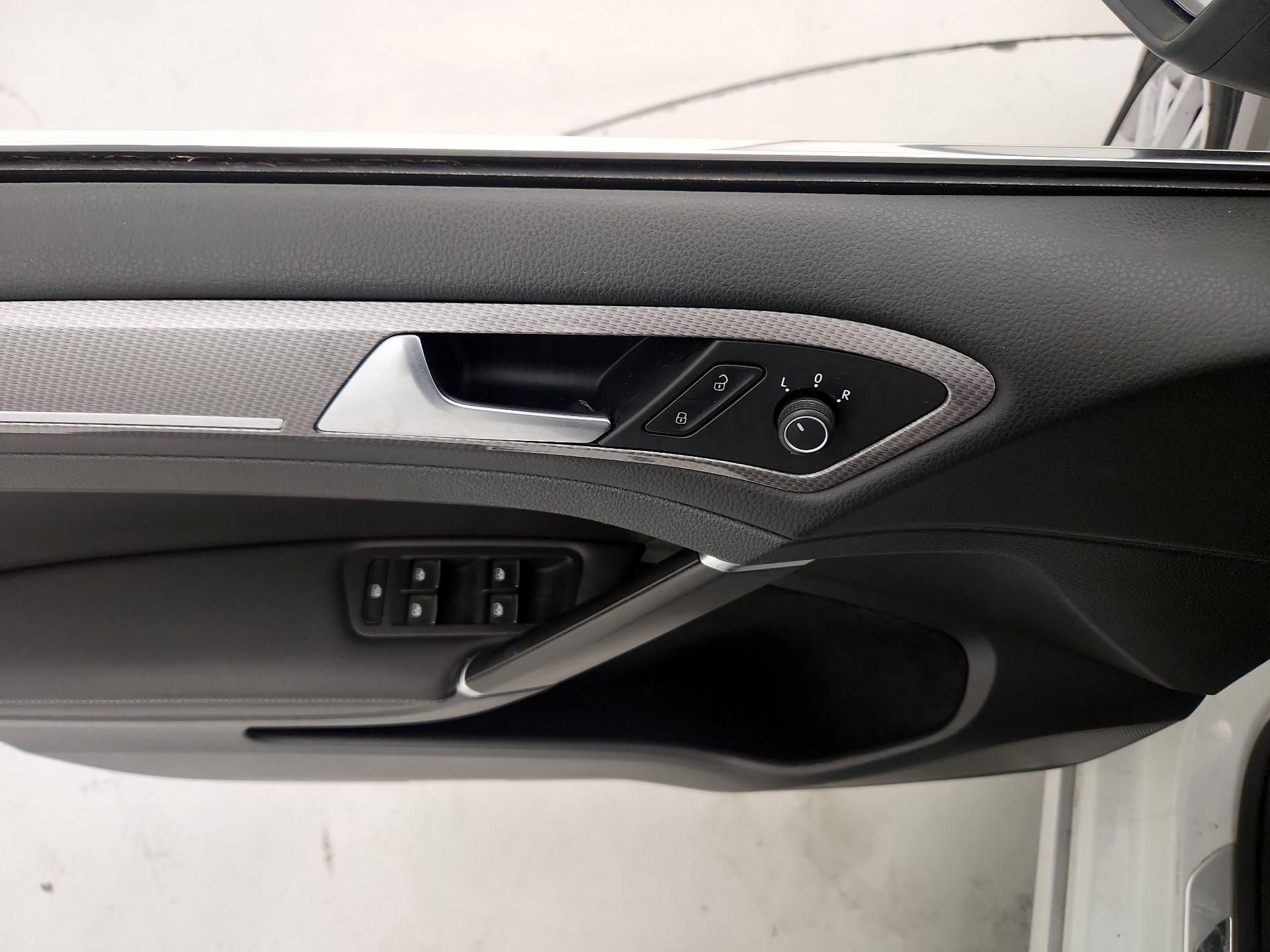 Thumbnail: 2017 Volkswagen Golf - 12