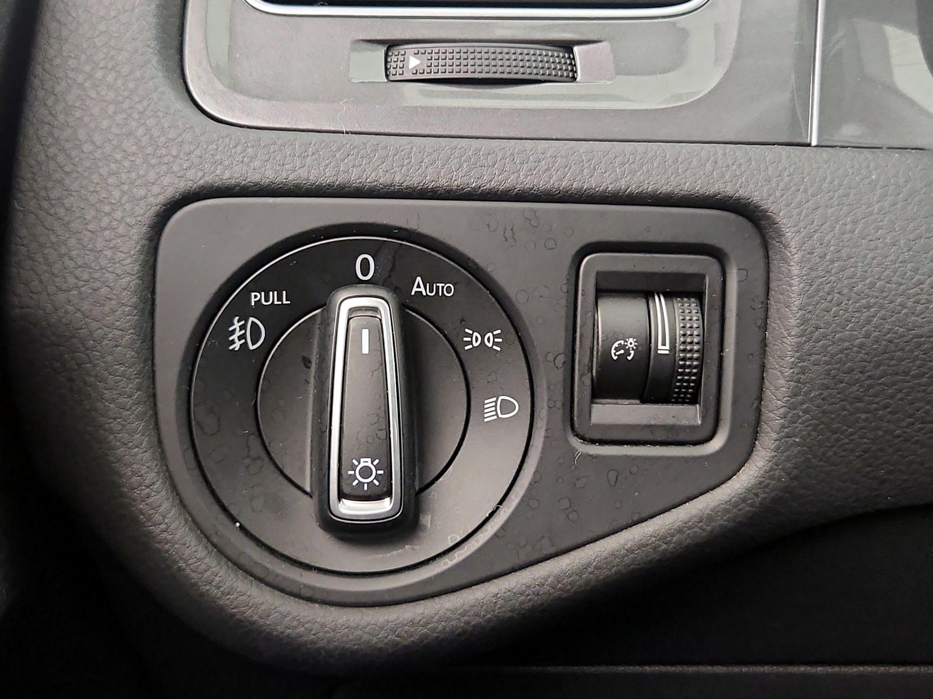 Thumbnail: 2017 Volkswagen Golf - 13