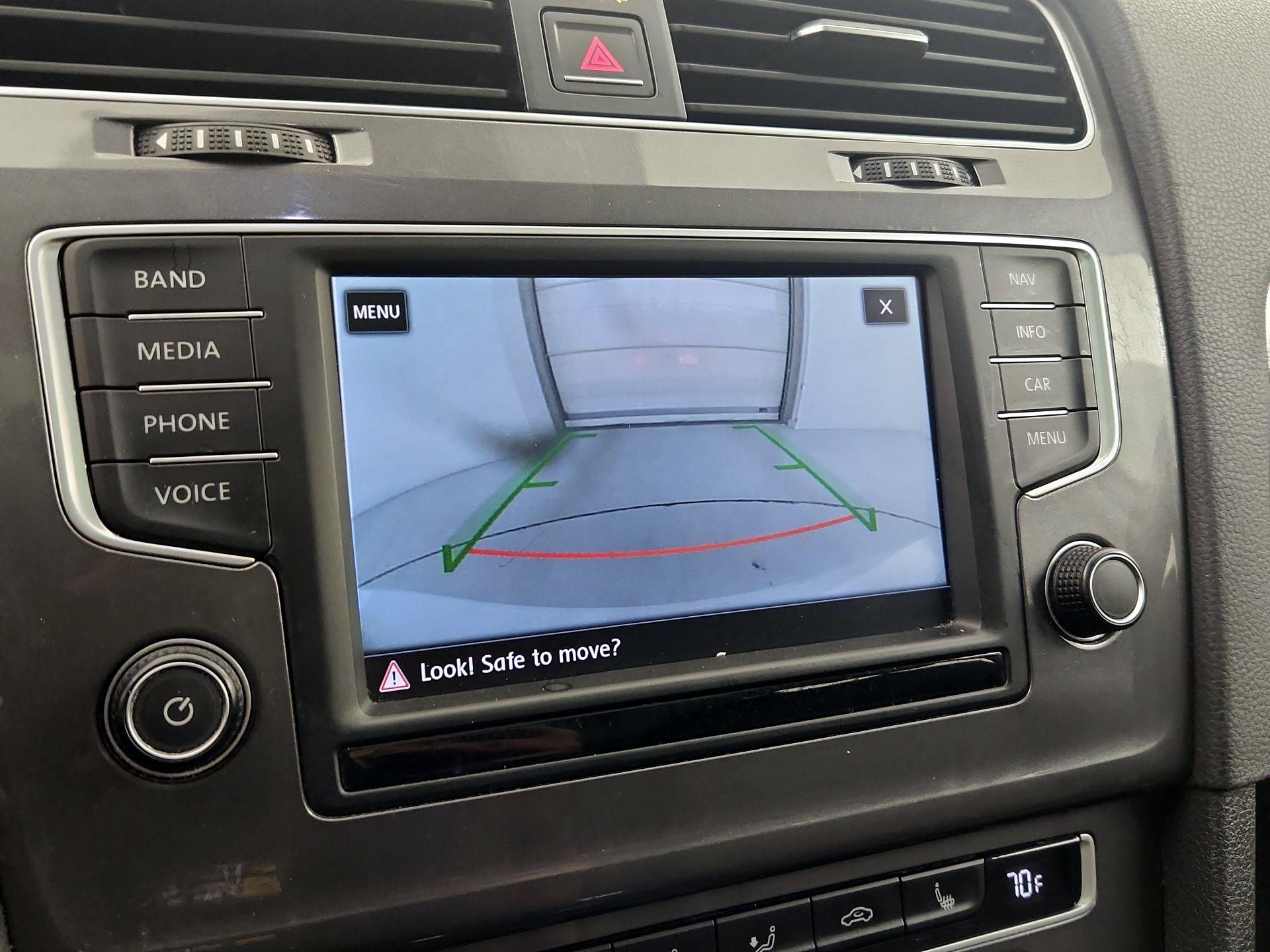 Thumbnail: 2017 Volkswagen Golf - 14