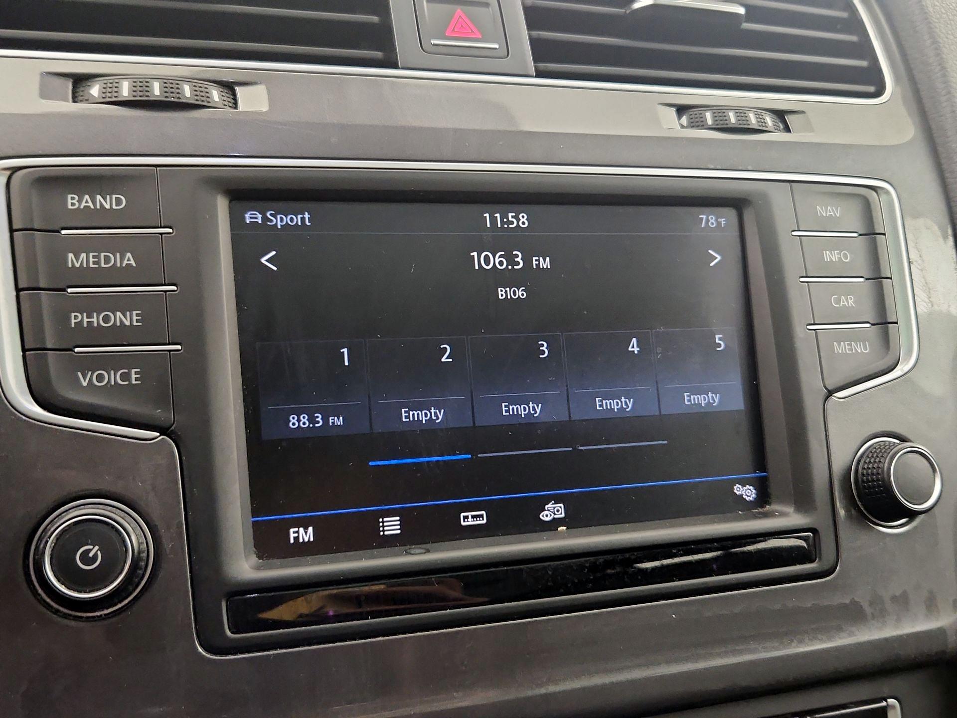 Thumbnail: 2017 Volkswagen Golf - 15