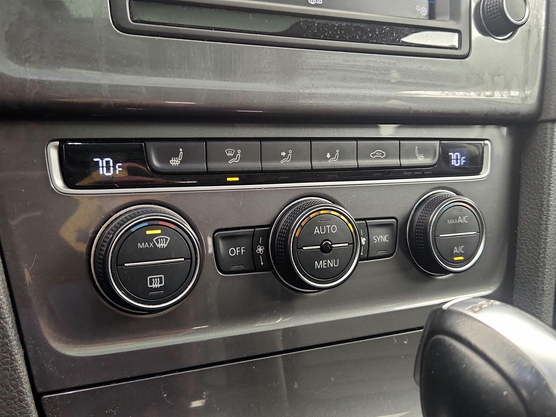 Thumbnail: 2017 Volkswagen Golf - 16