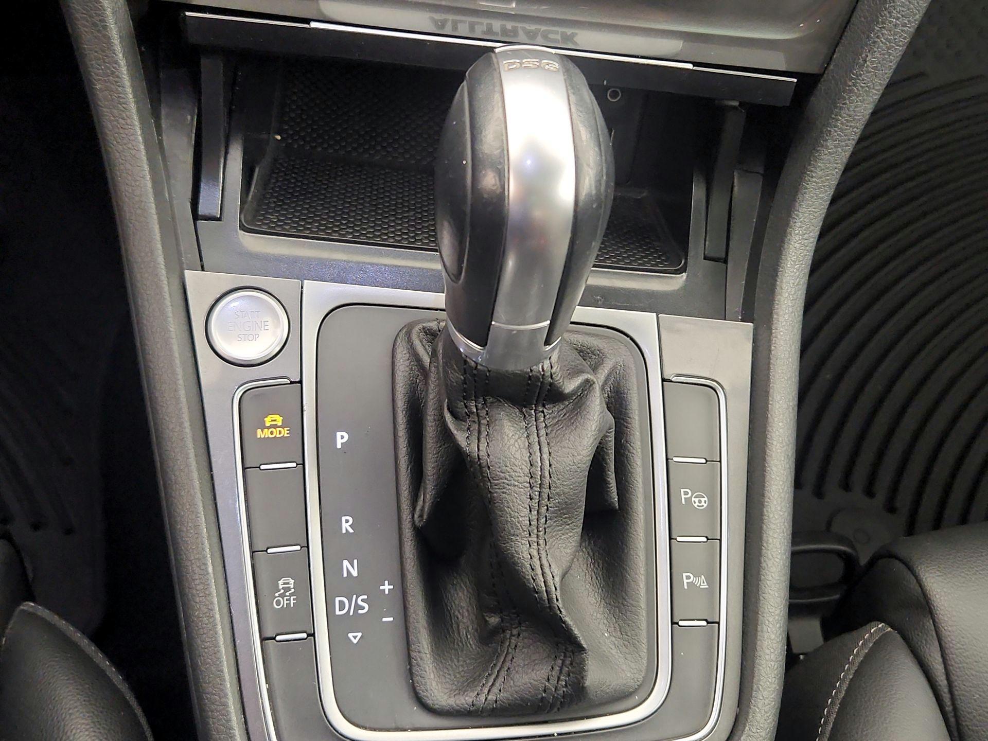 Thumbnail: 2017 Volkswagen Golf - 17