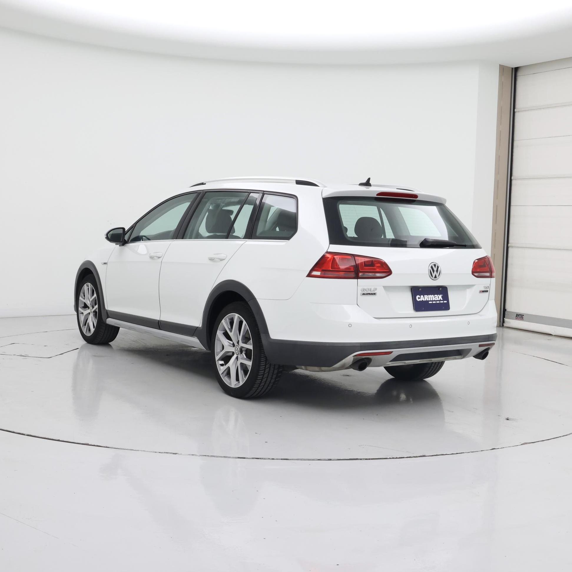 Thumbnail: 2017 Volkswagen Golf - 2