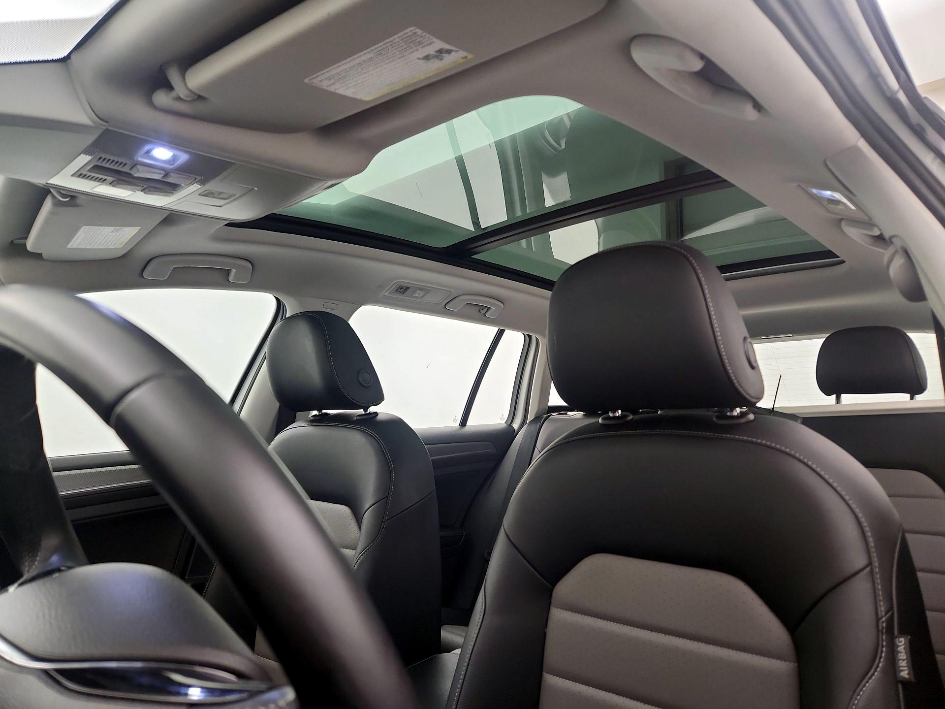 Thumbnail: 2017 Volkswagen Golf - 19