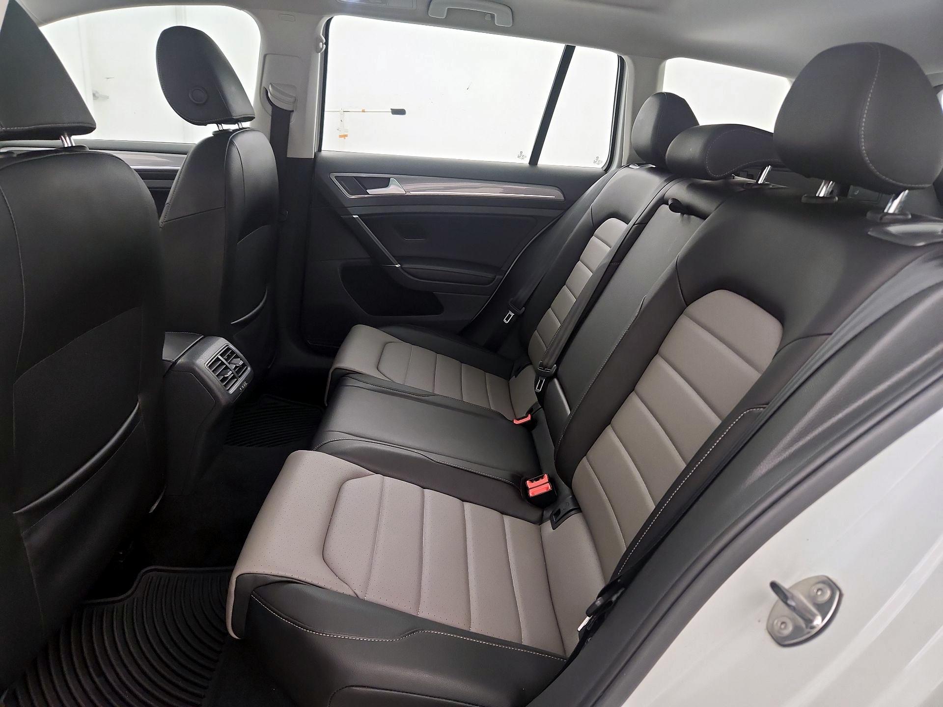 Thumbnail: 2017 Volkswagen Golf - 20