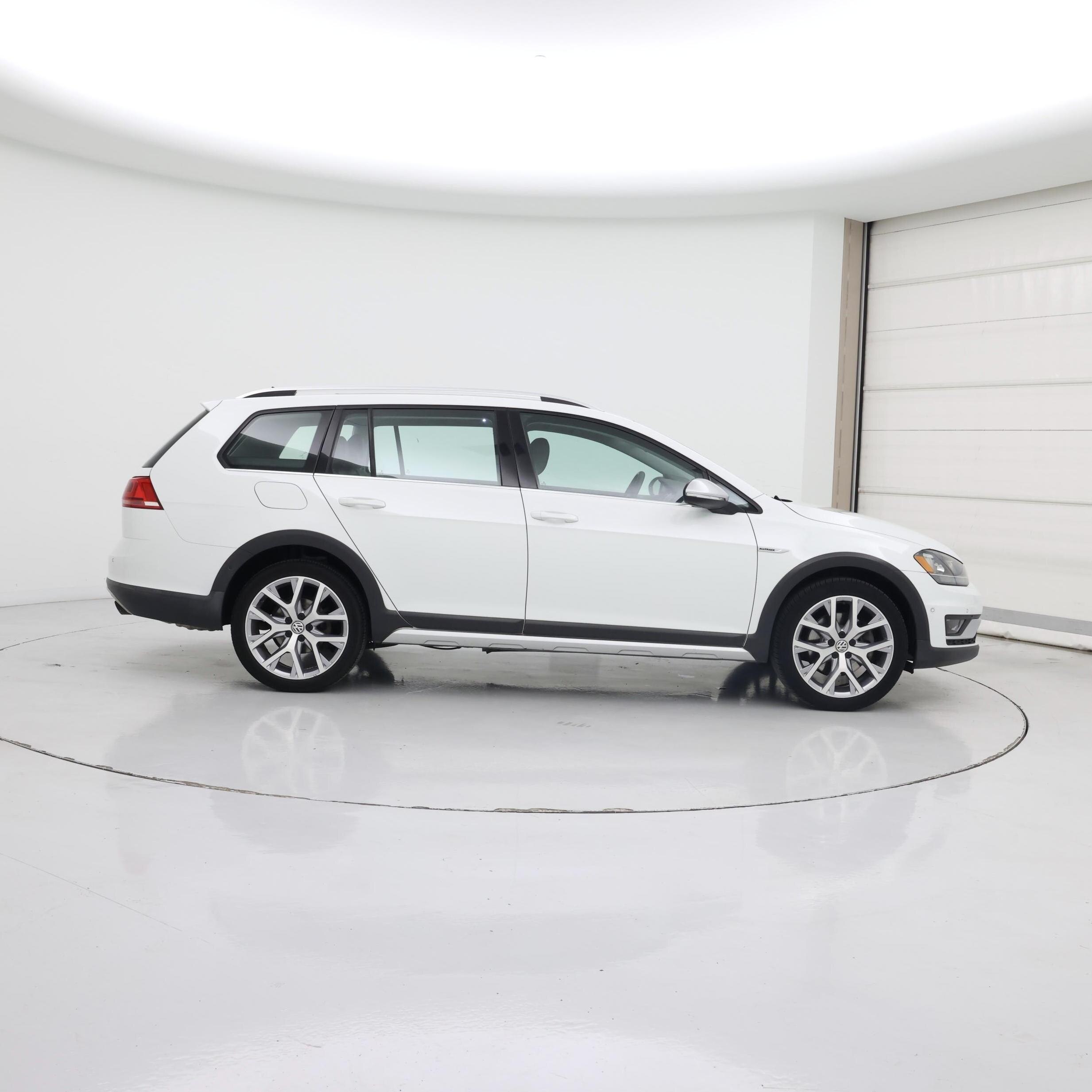 Thumbnail: 2017 Volkswagen Golf - 7