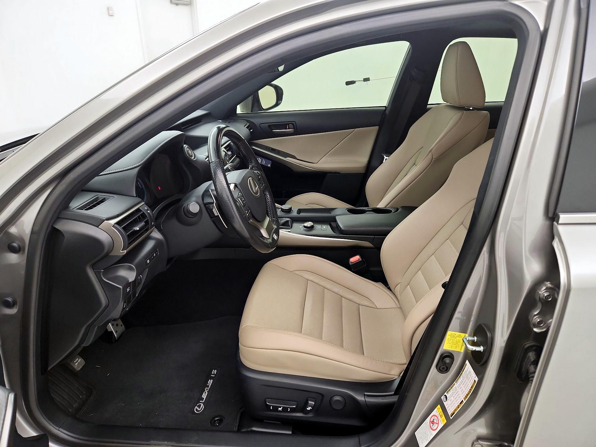 Thumbnail: 2017 Lexus IS - 11