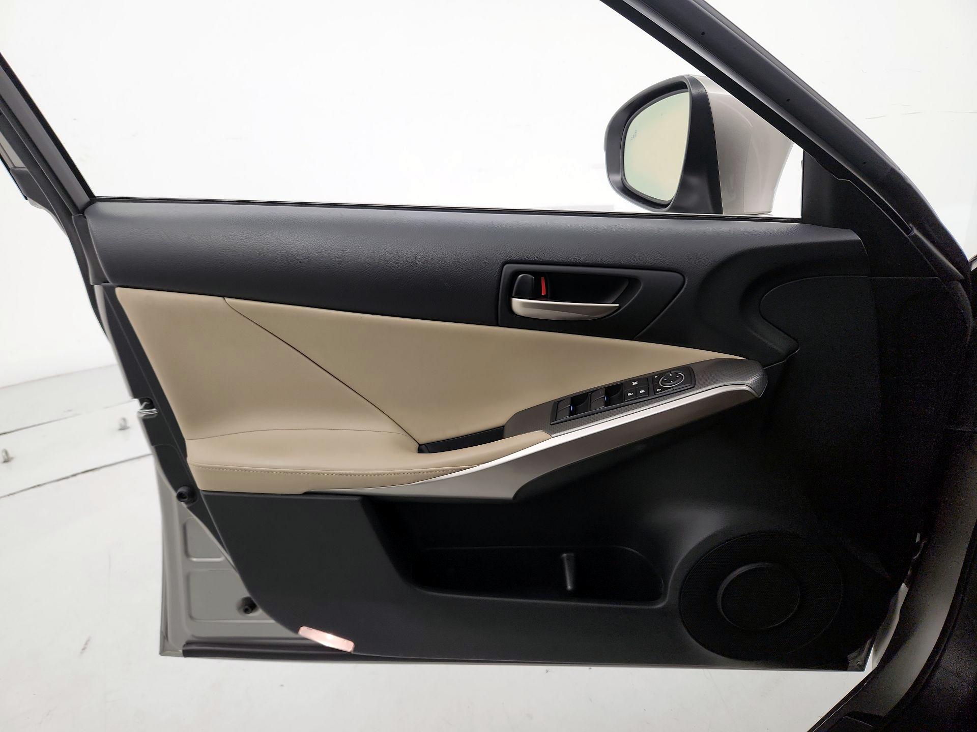 Thumbnail: 2017 Lexus IS - 12