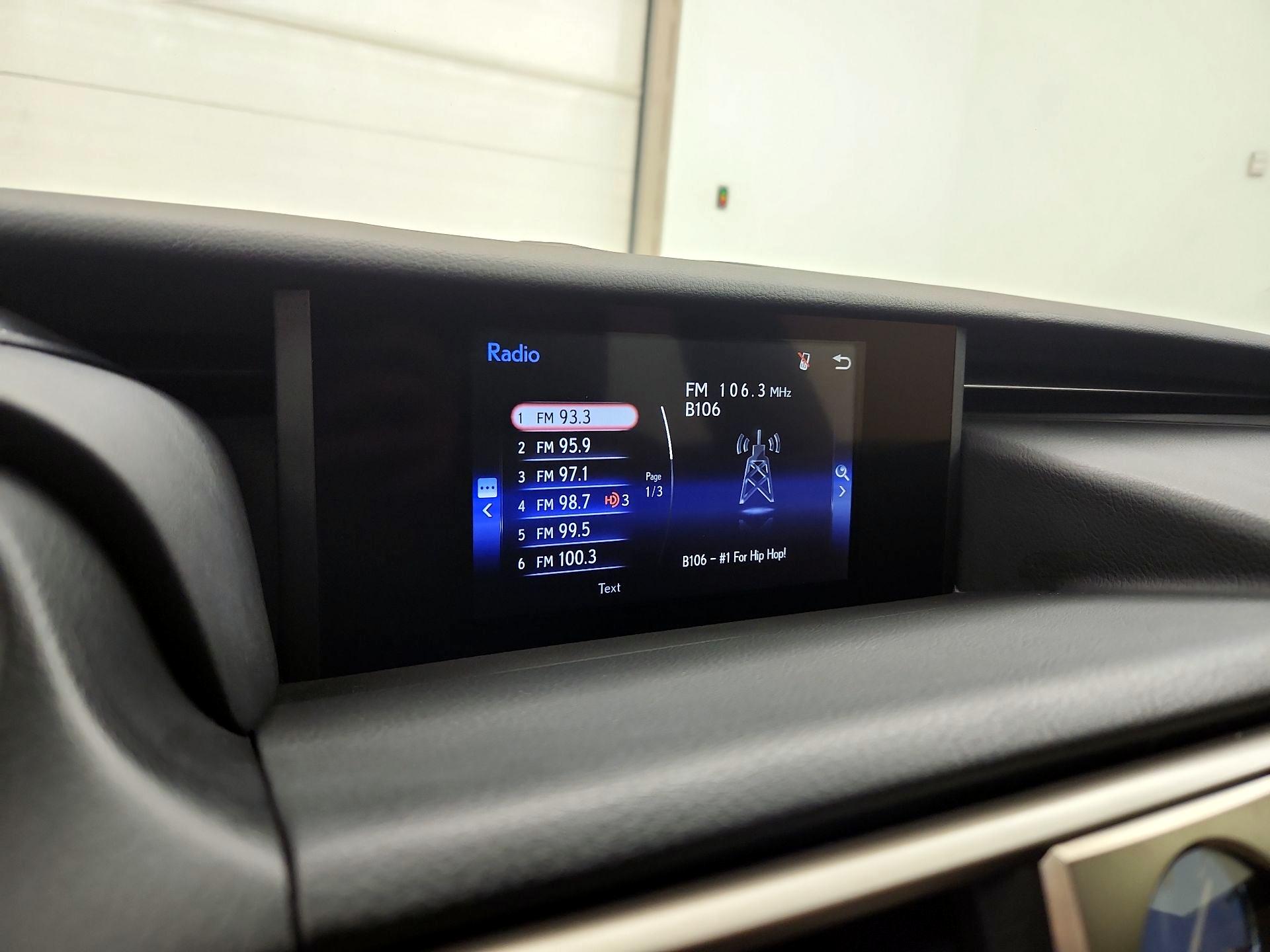 Thumbnail: 2017 Lexus IS - 15