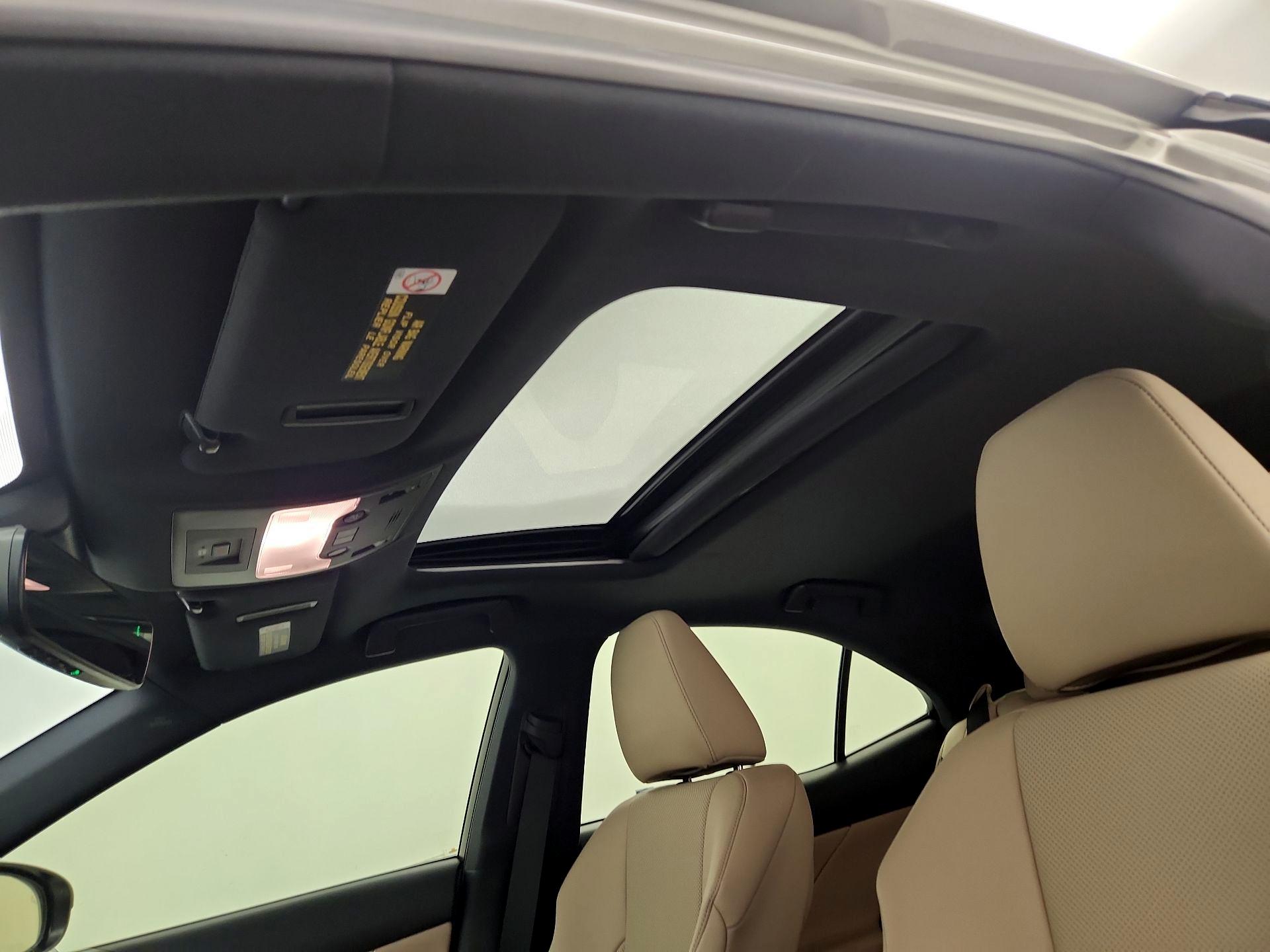 Thumbnail: 2017 Lexus IS - 19