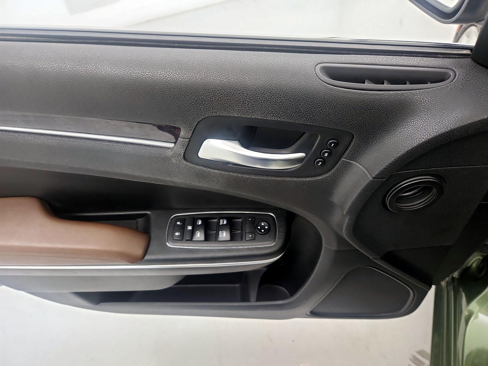 Thumbnail: 2018 Chrysler 300 - 12