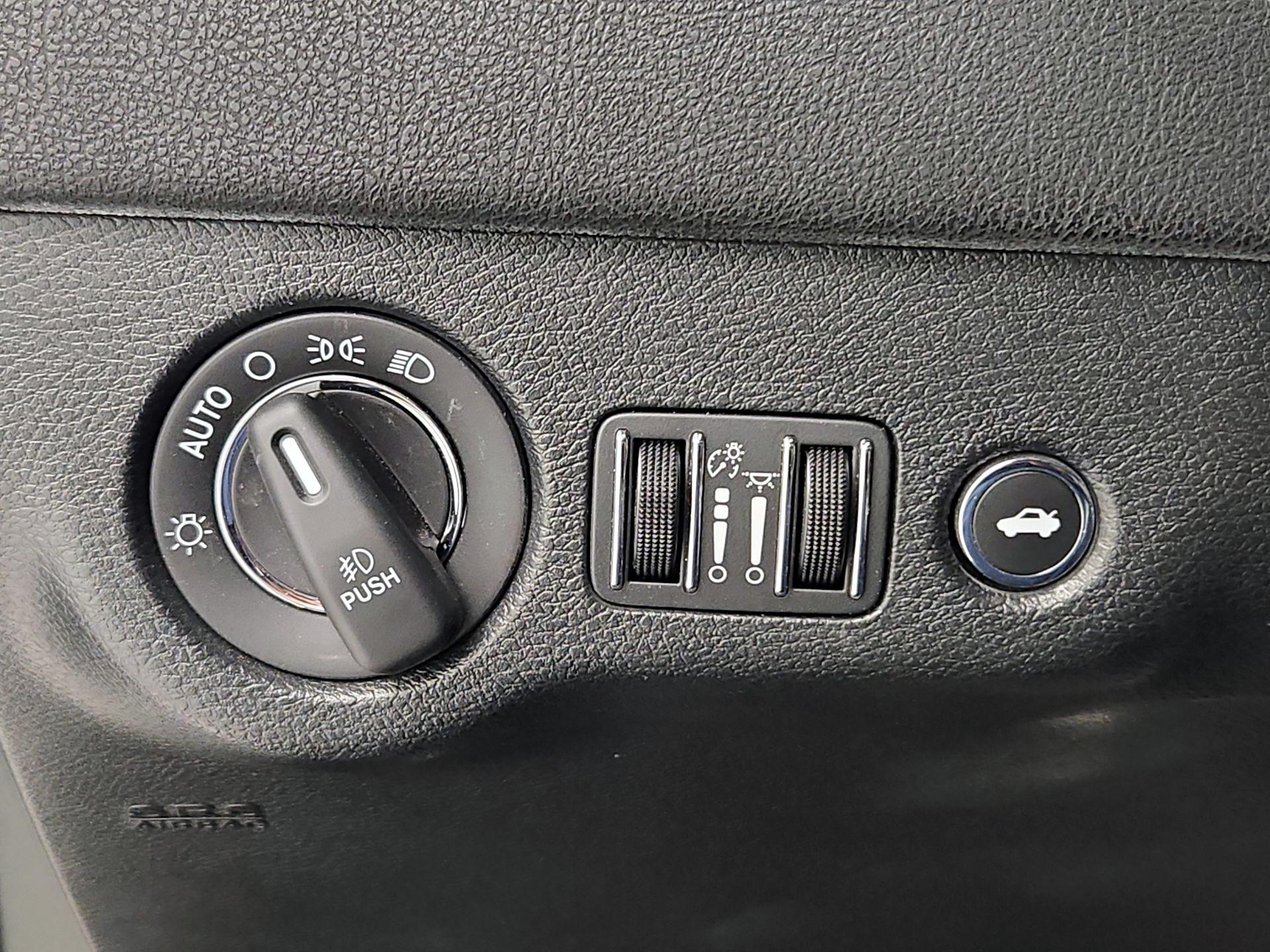 Thumbnail: 2018 Chrysler 300 - 13