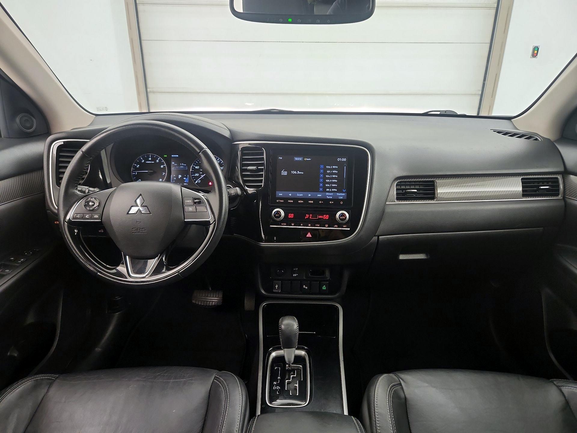 Thumbnail: 2020 Mitsubishi Outlander - 9