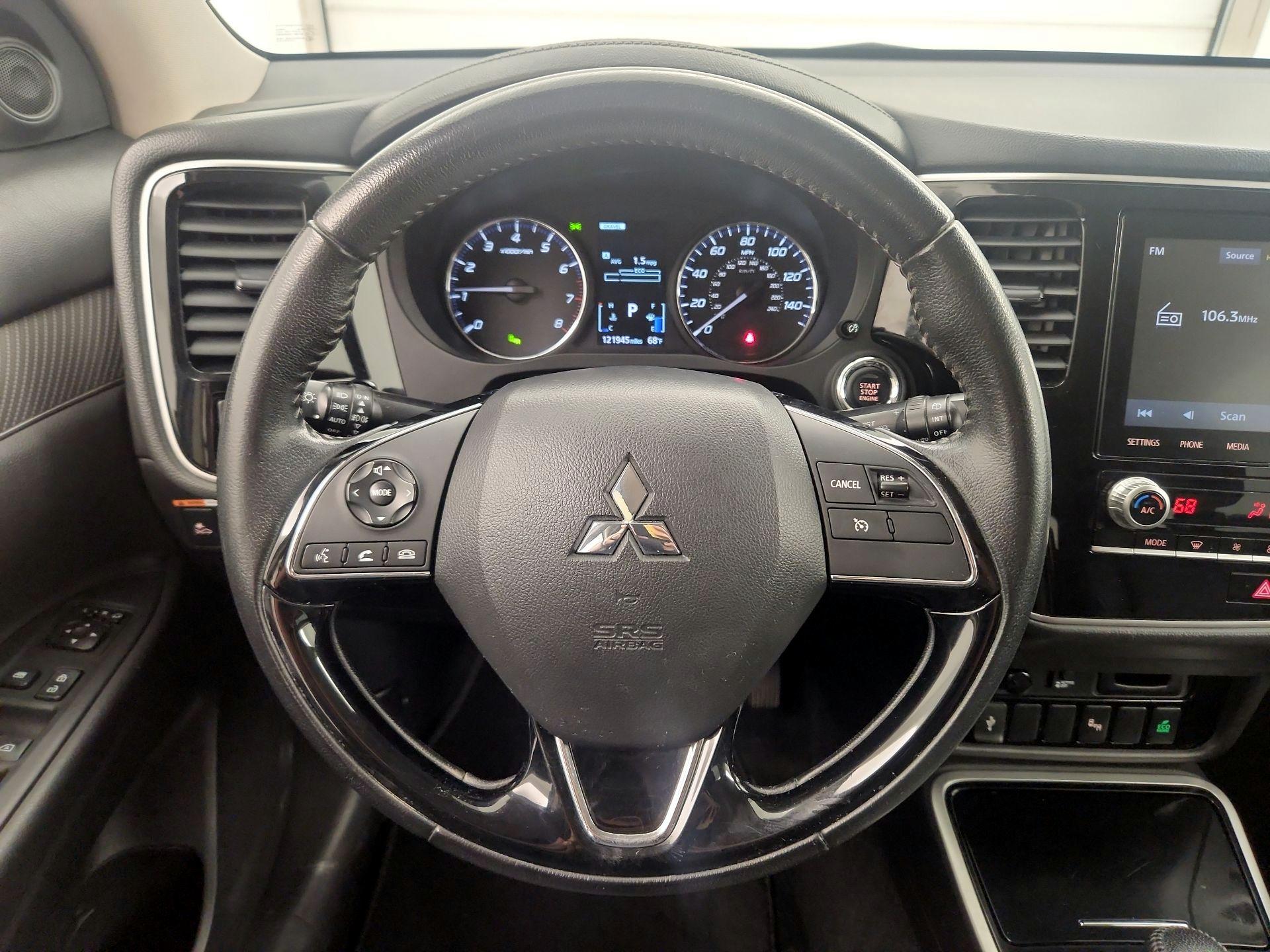 Thumbnail: 2020 Mitsubishi Outlander - 10