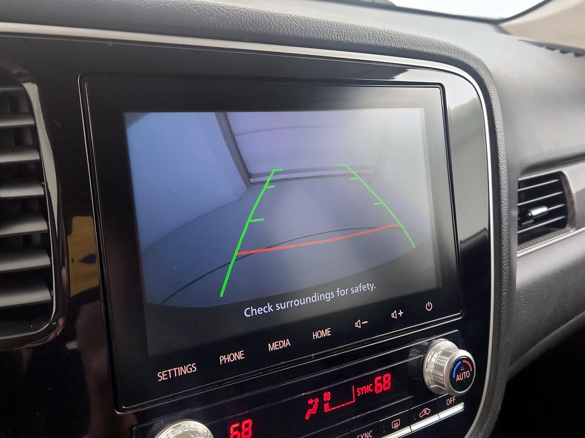 Thumbnail: 2020 Mitsubishi Outlander - 14