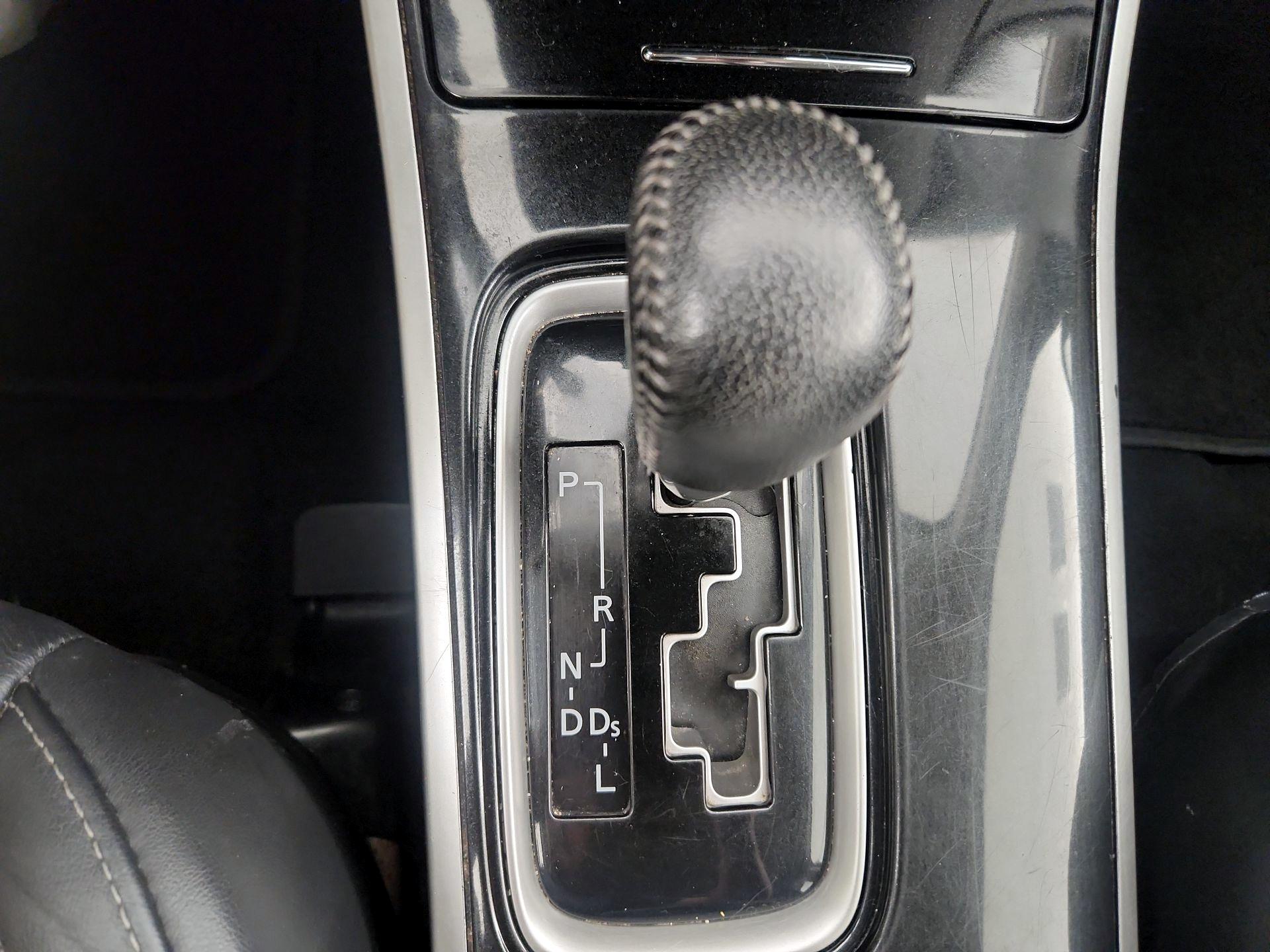 Thumbnail: 2020 Mitsubishi Outlander - 17