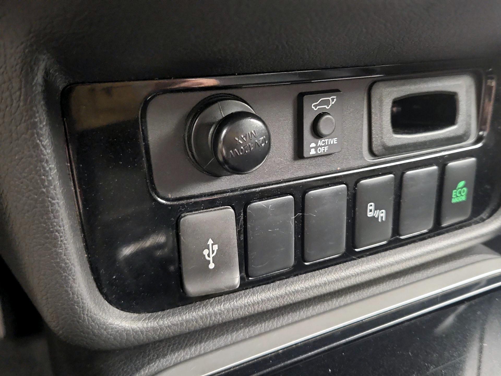 Thumbnail: 2020 Mitsubishi Outlander - 18