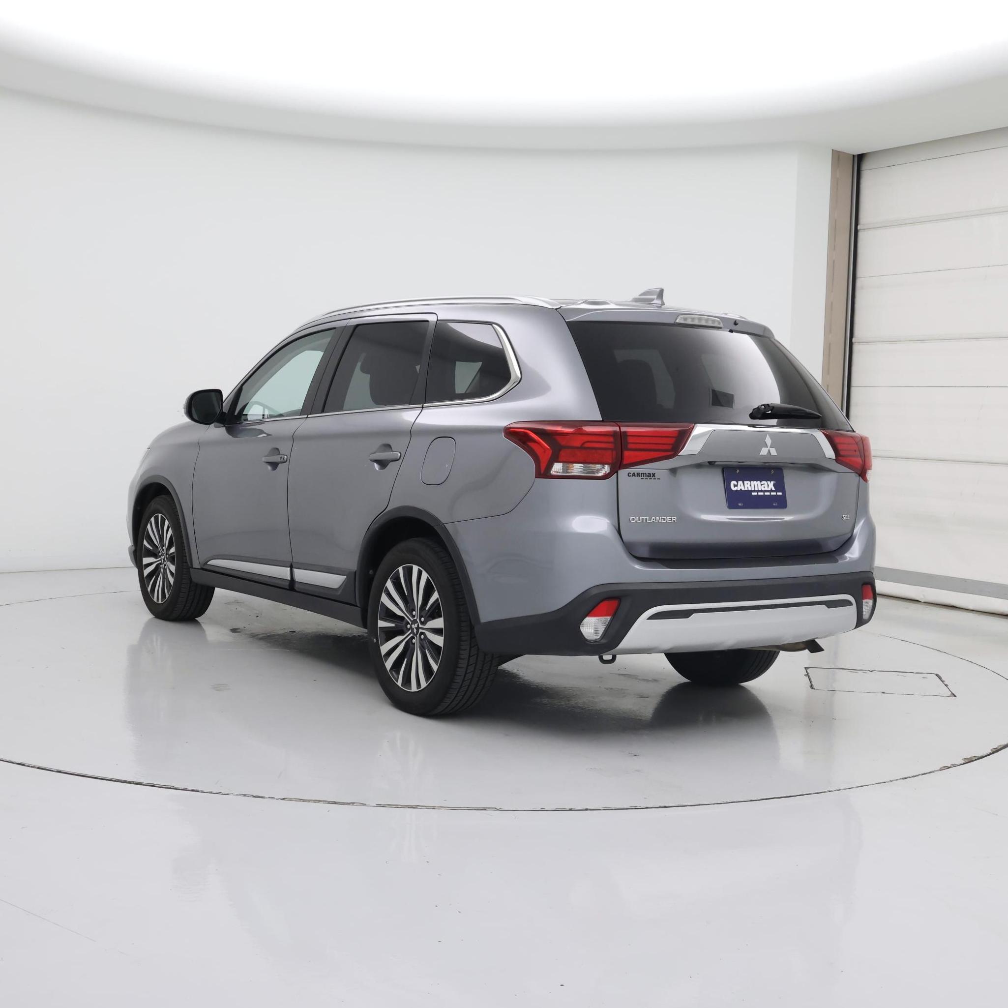 Thumbnail: 2020 Mitsubishi Outlander - 2