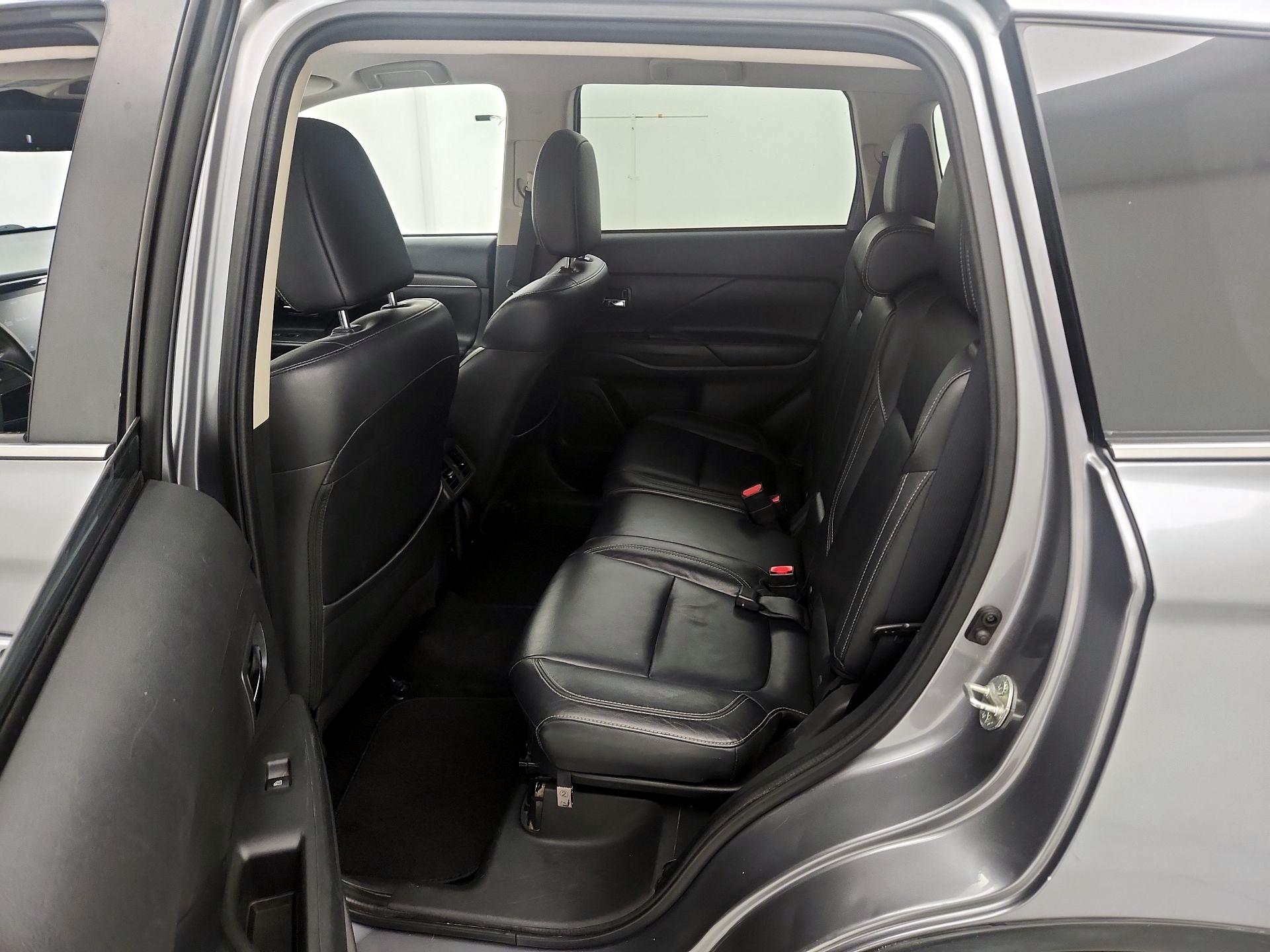 Thumbnail: 2020 Mitsubishi Outlander - 19