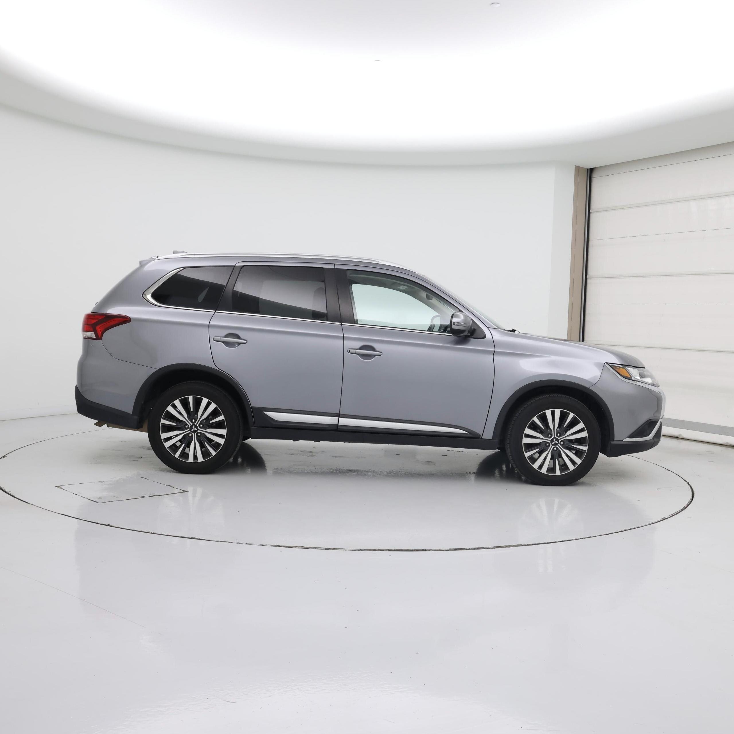 Thumbnail: 2020 Mitsubishi Outlander - 7