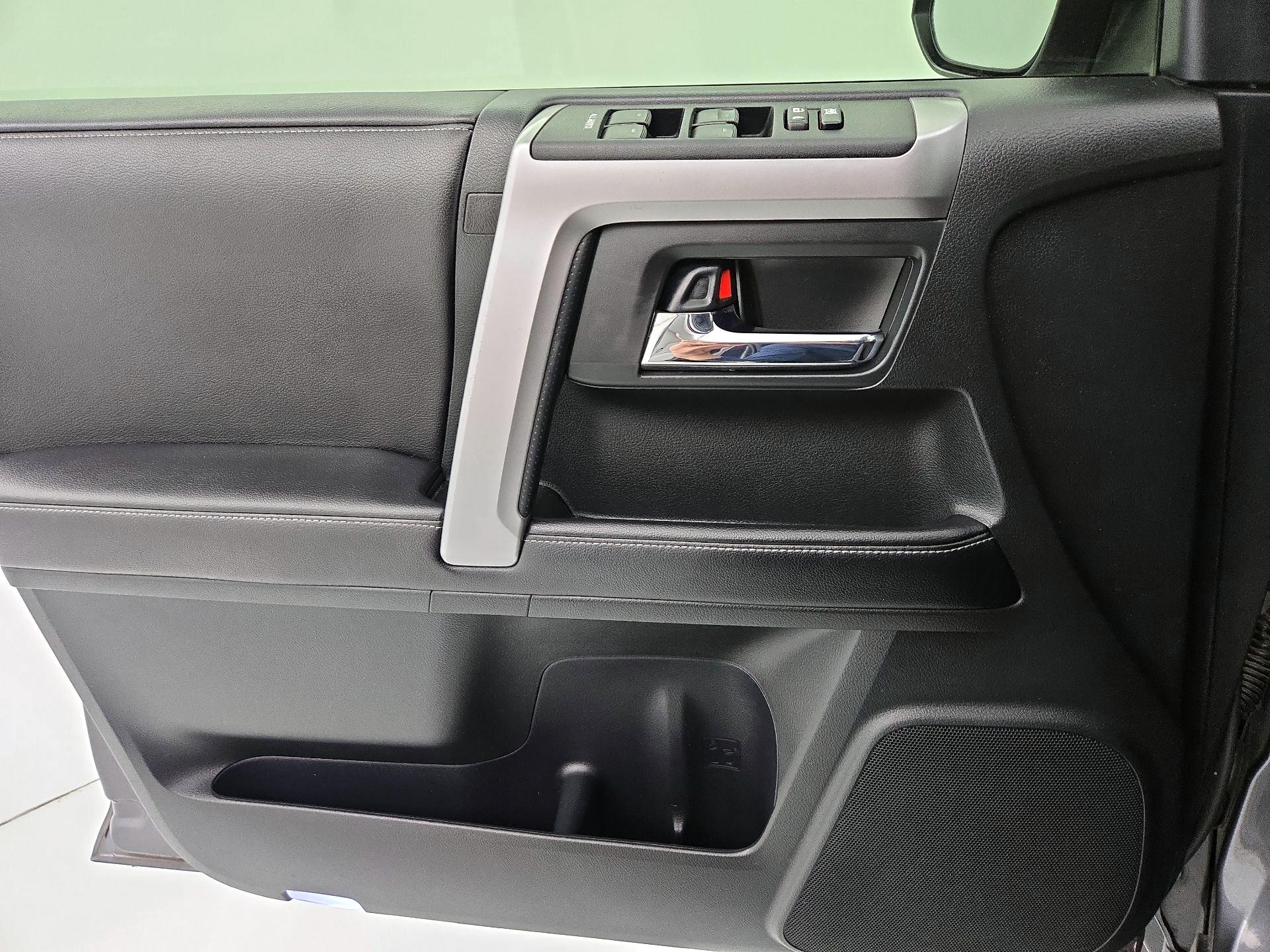 Thumbnail: 2016 Toyota 4Runner - 12