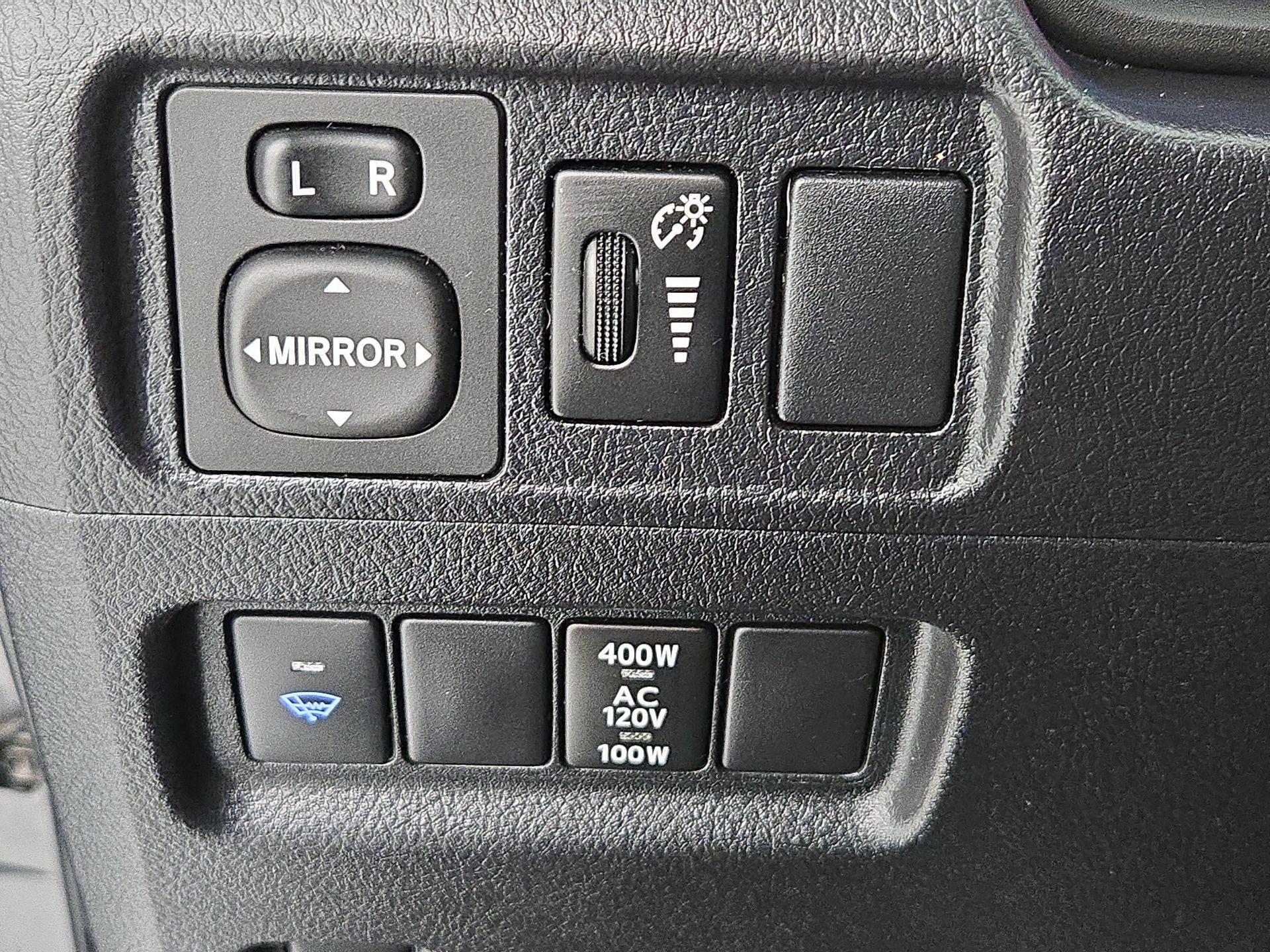 Thumbnail: 2016 Toyota 4Runner - 13