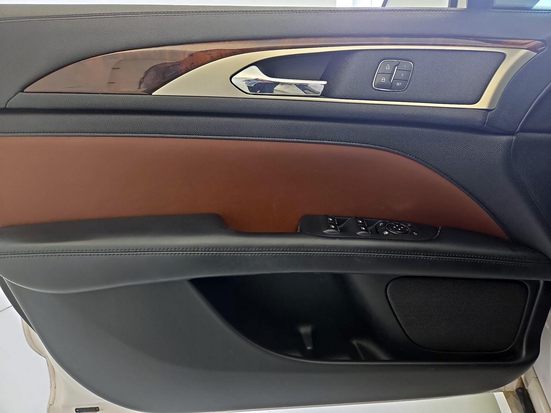 Thumbnail: 2017 Lincoln MKZ - 12