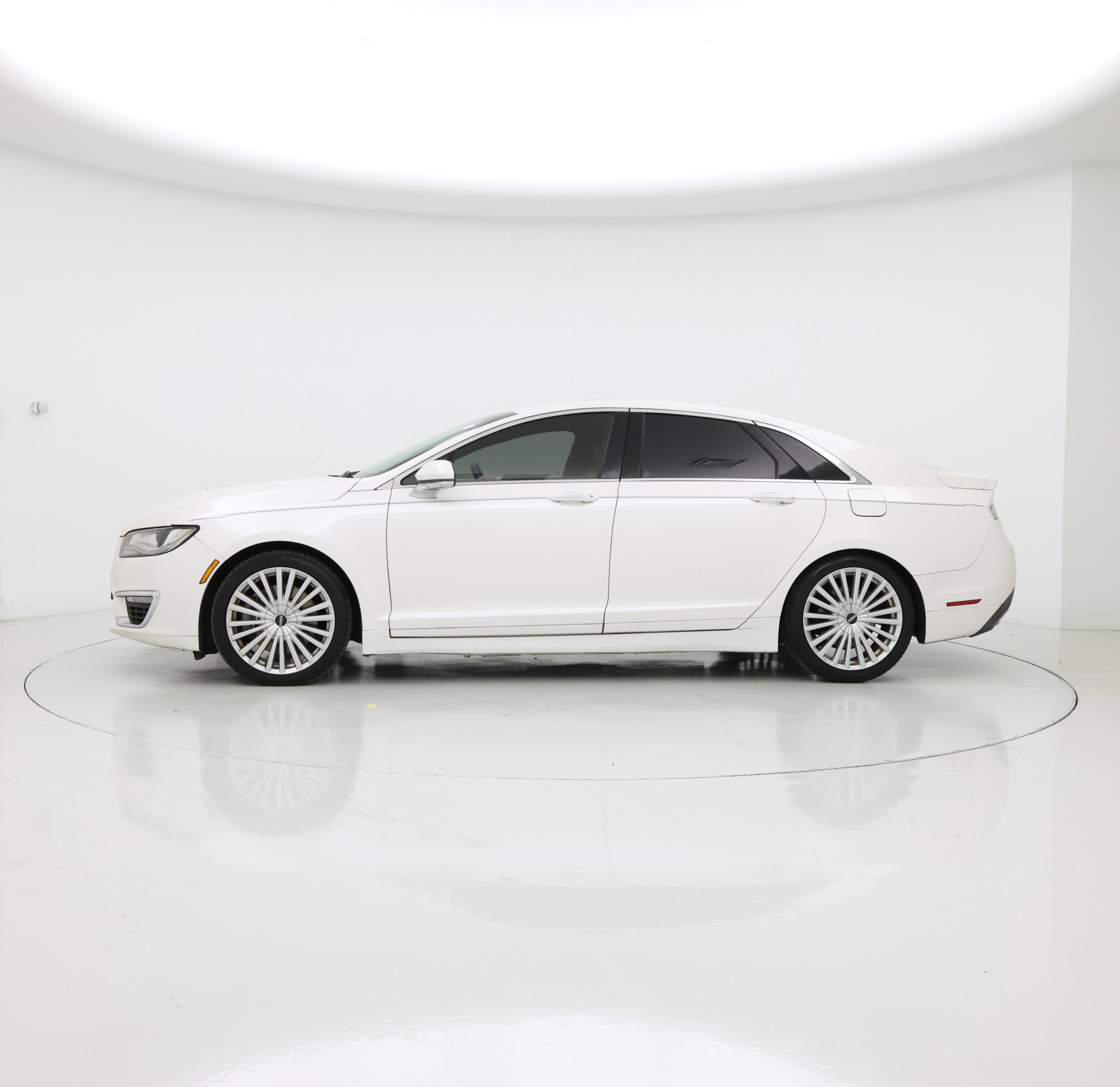 Thumbnail: 2017 Lincoln MKZ - 3