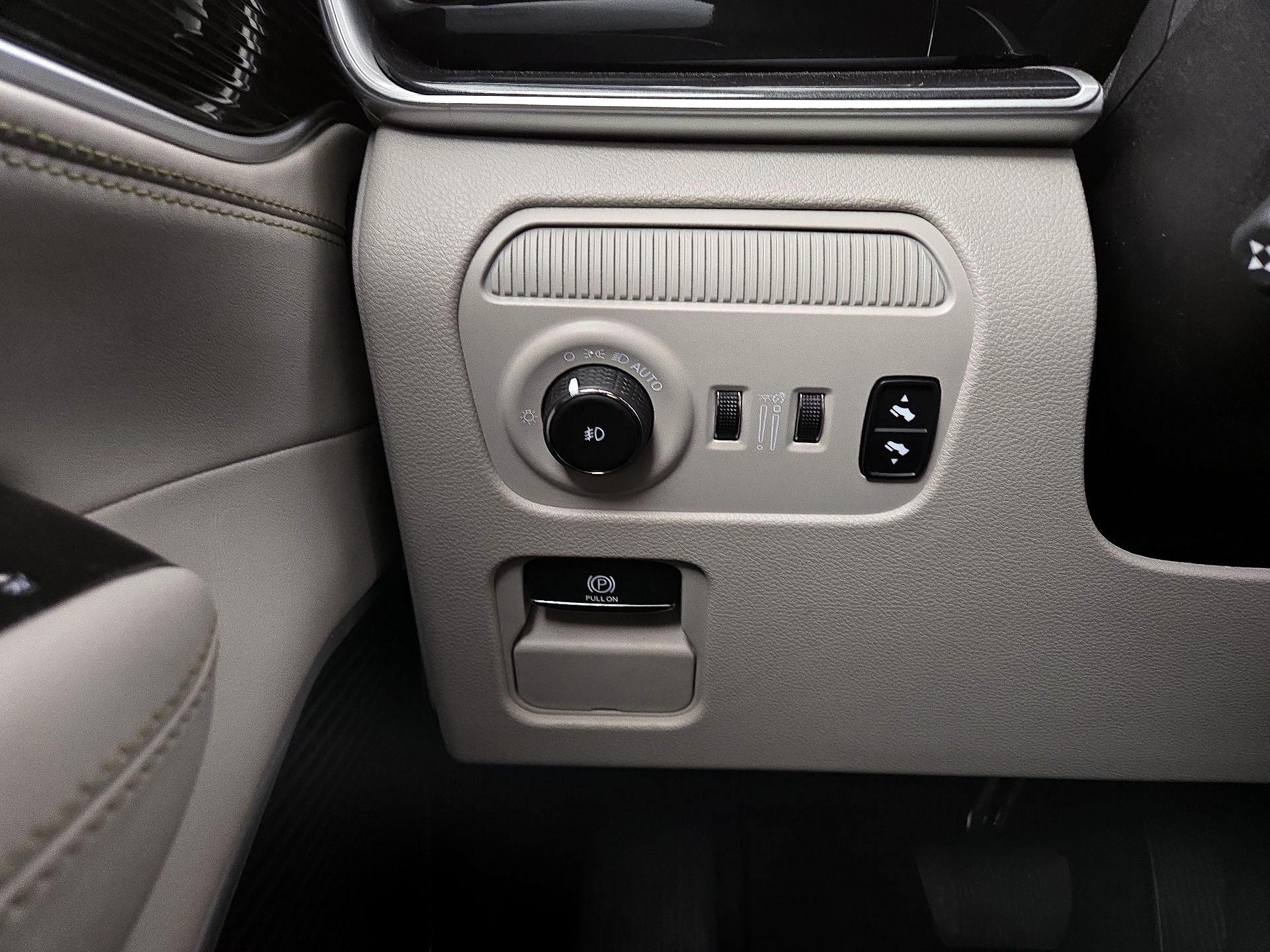 Thumbnail: 2023 Jeep Wagoneer - 13