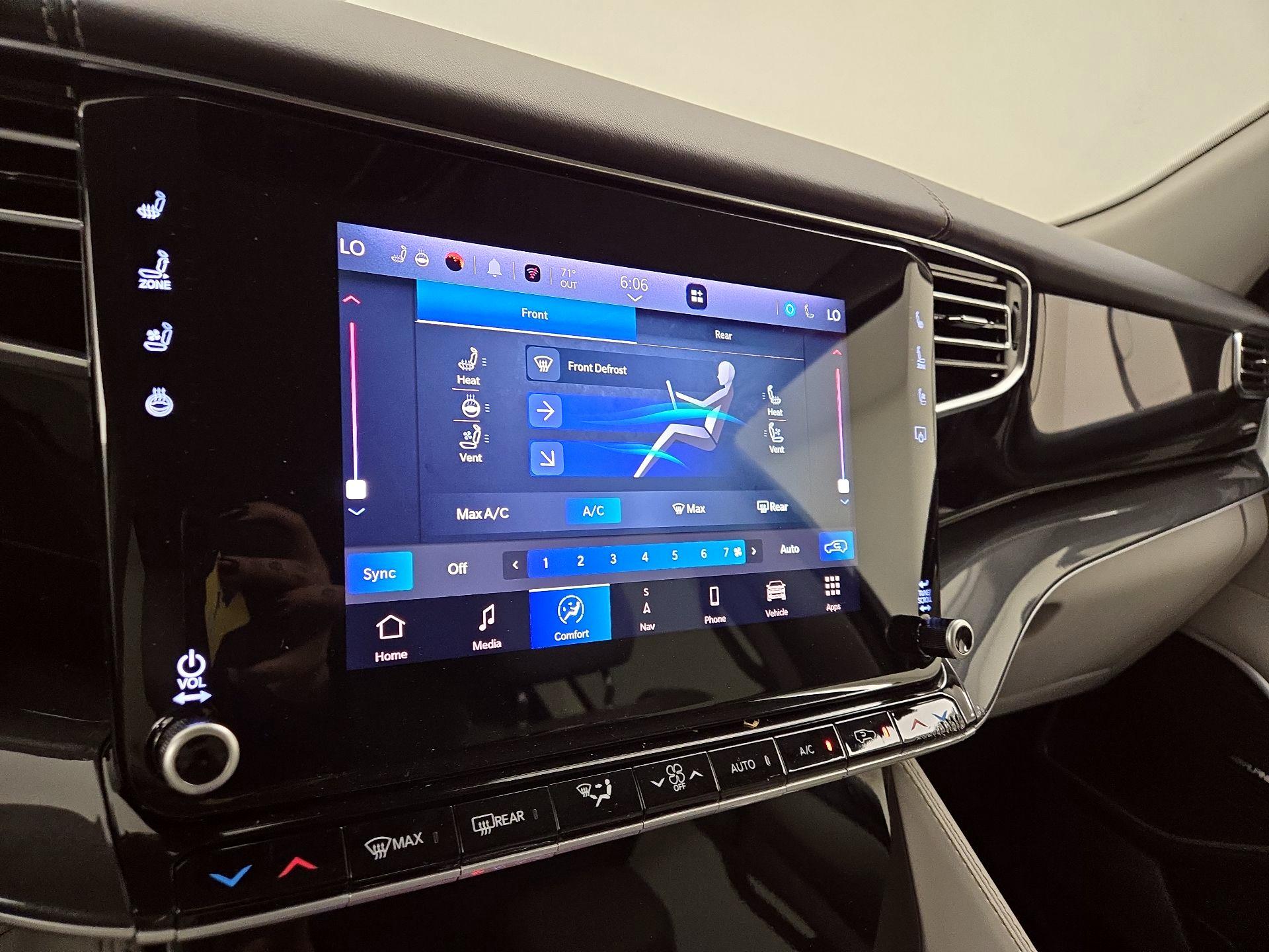 Thumbnail: 2023 Jeep Wagoneer - 17