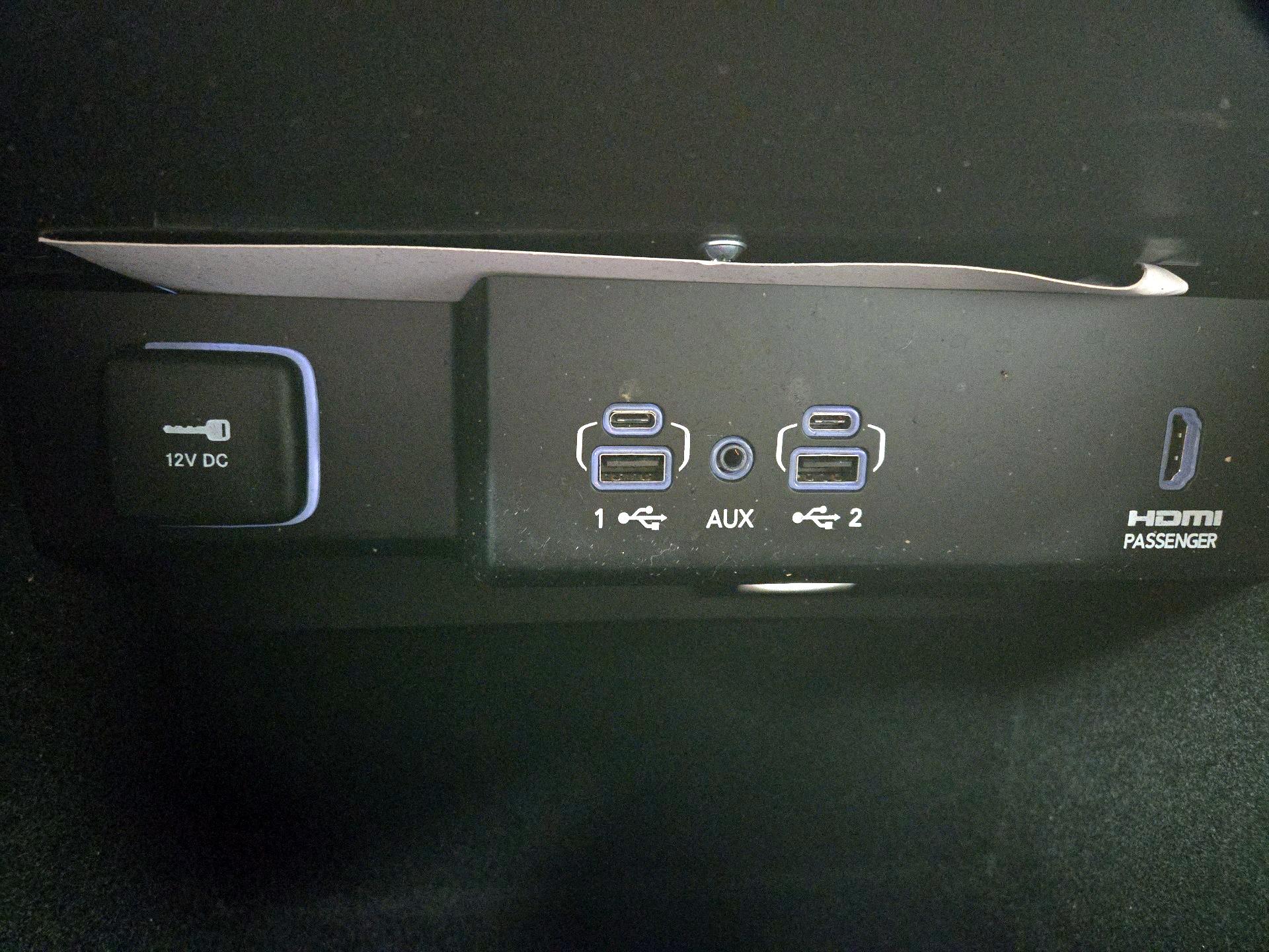 Thumbnail: 2023 Jeep Wagoneer - 19