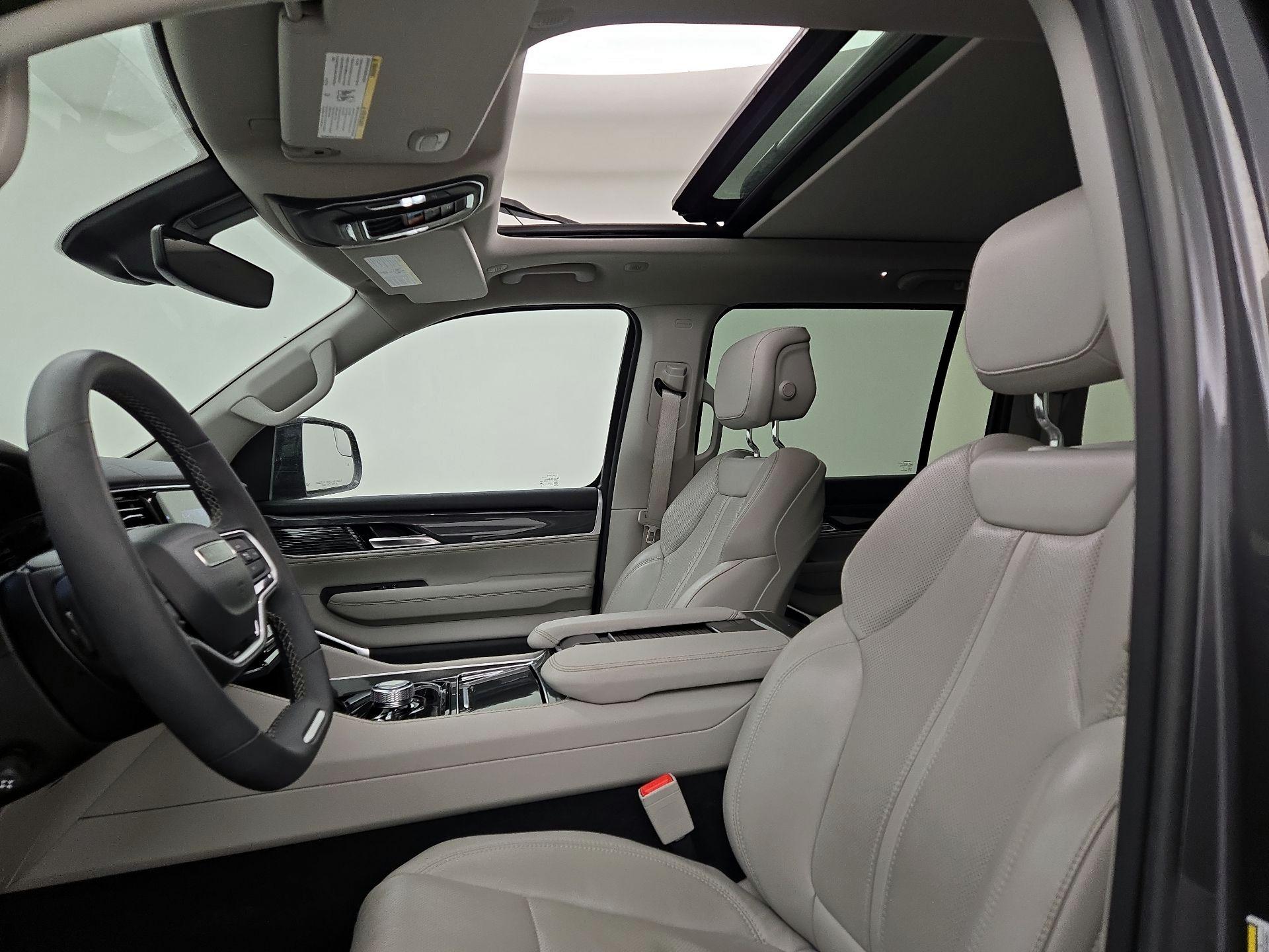 Thumbnail: 2023 Jeep Wagoneer - 20