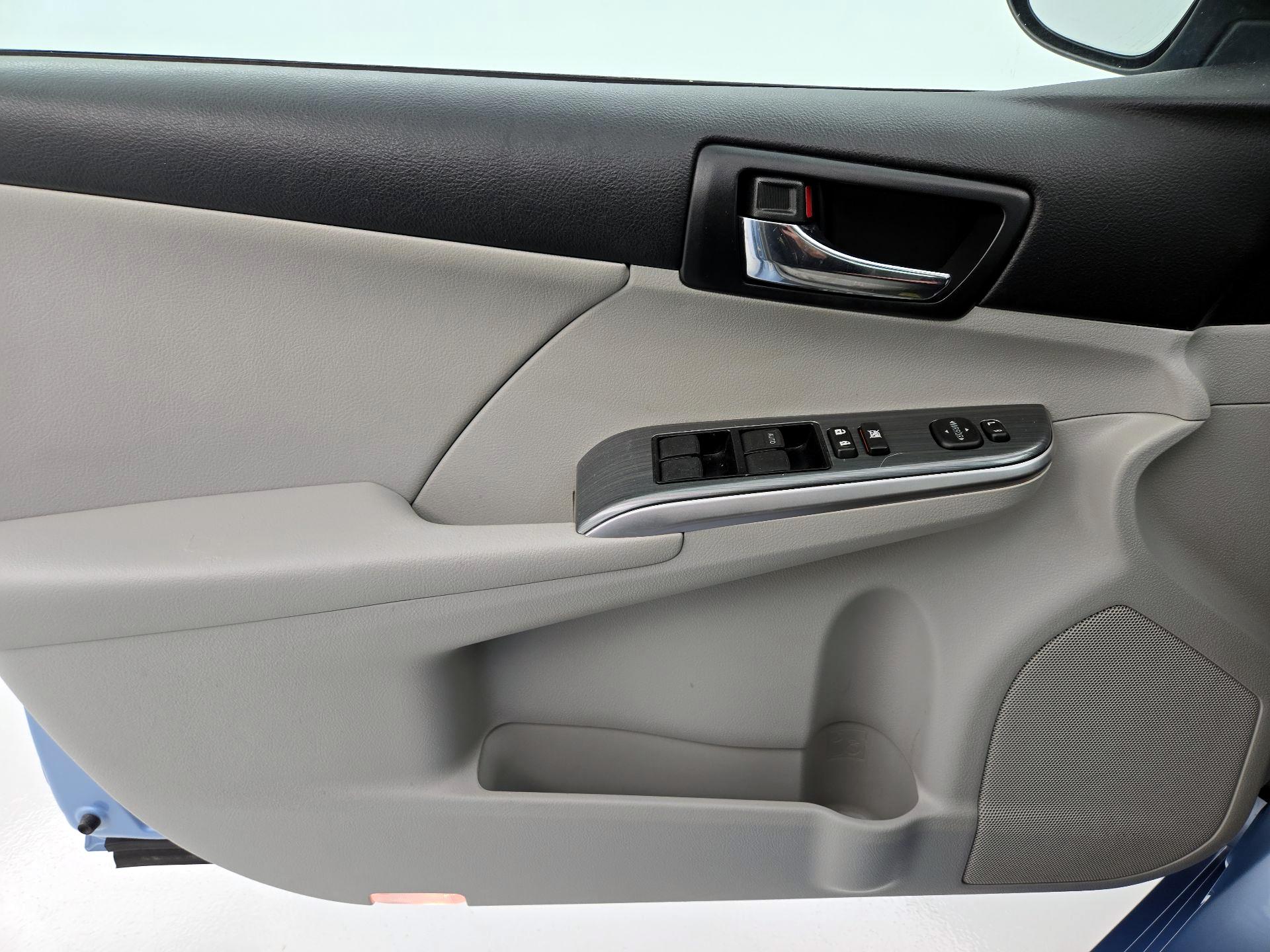 Thumbnail: 2014 Toyota Camry - 12