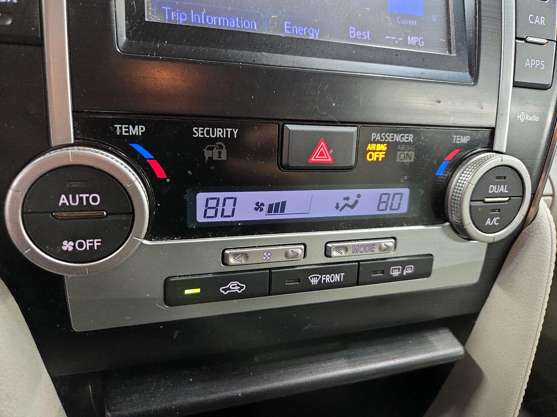 Thumbnail: 2014 Toyota Camry - 15