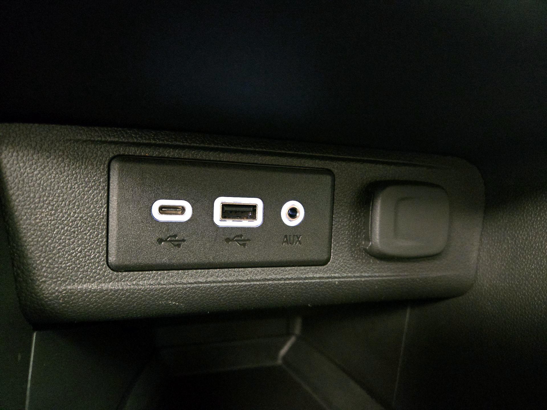 Thumbnail: 2021 Buick Encore GX - 18