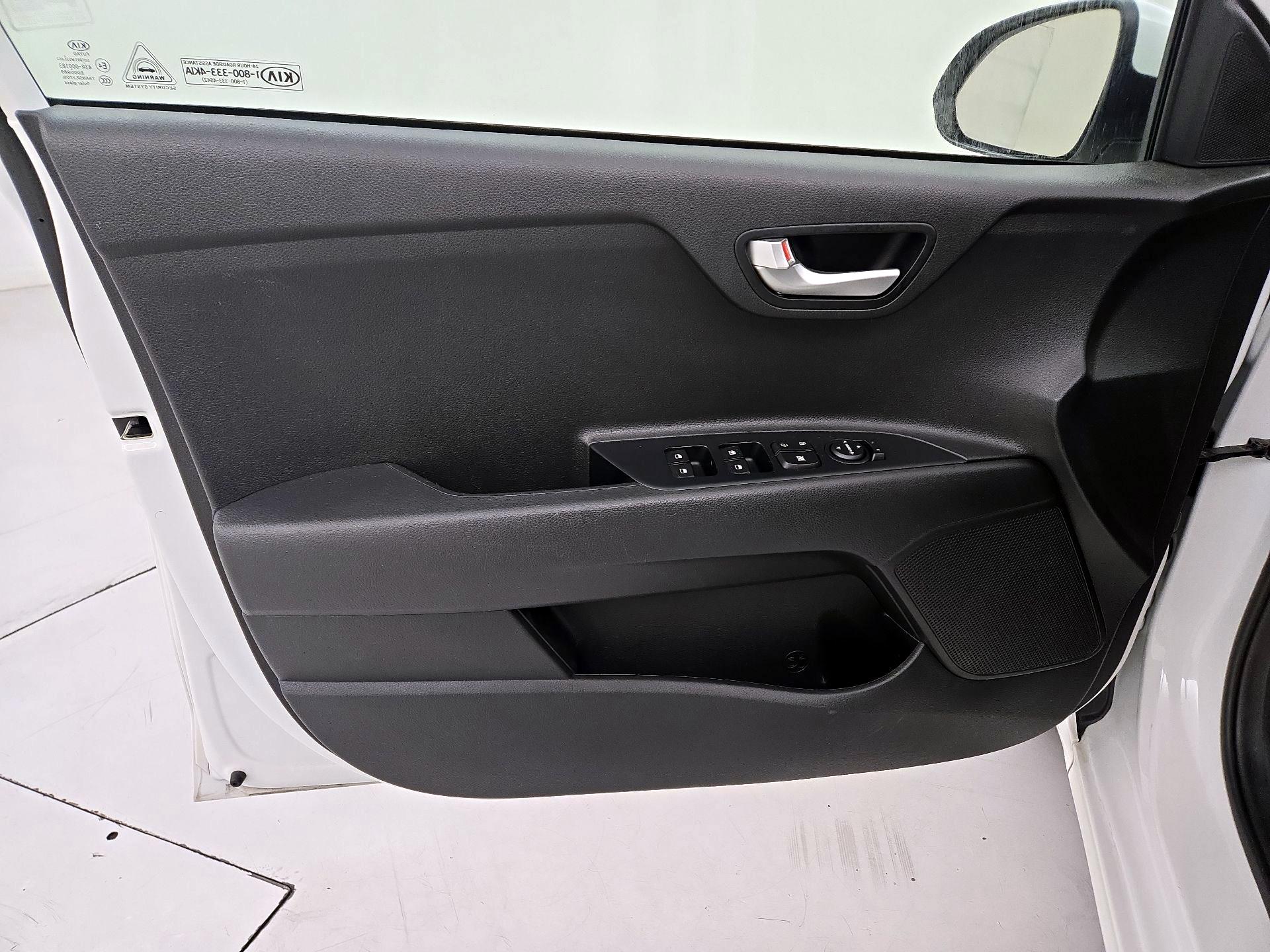 Thumbnail: 2020 Kia Rio - 12