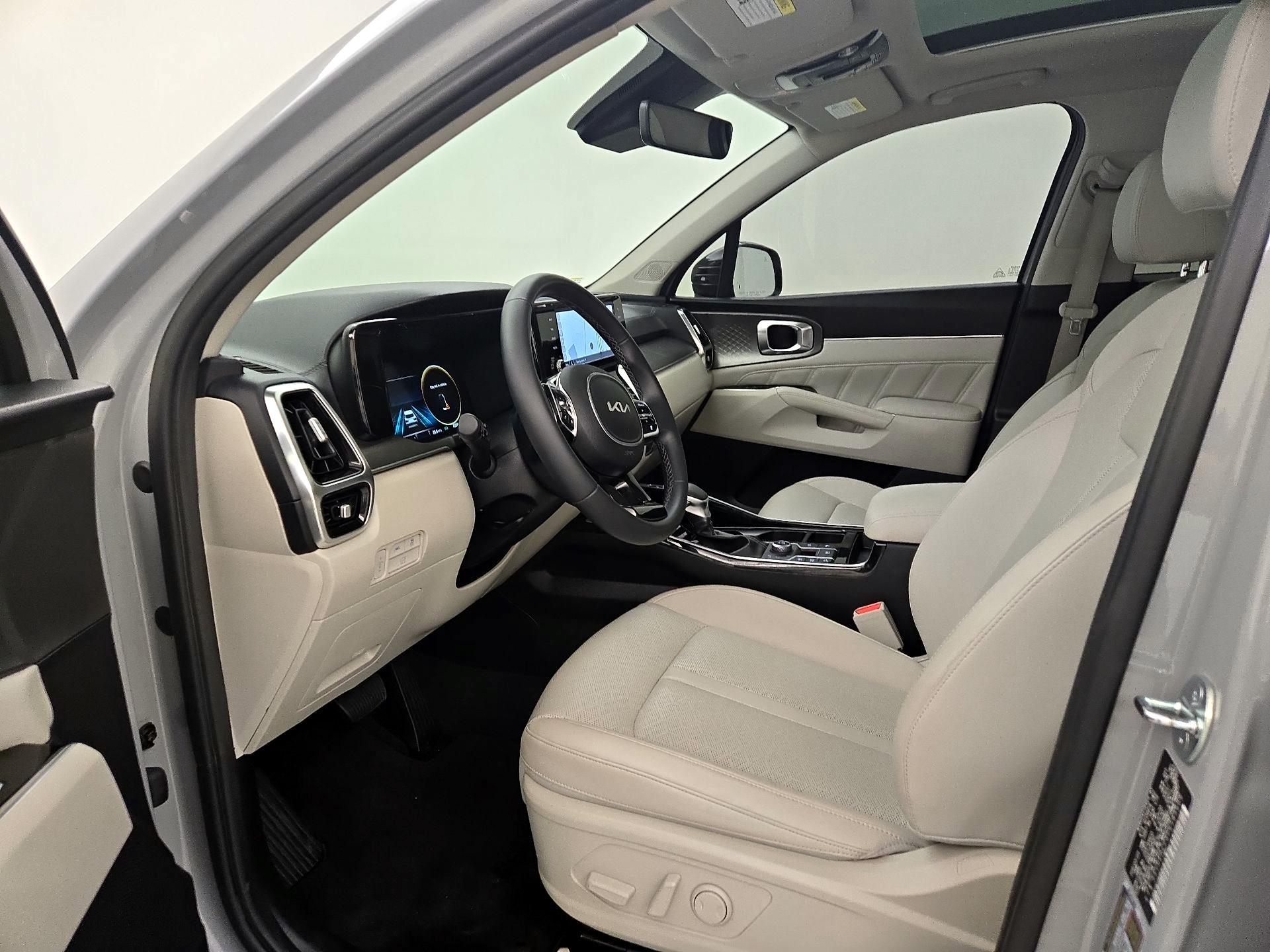 Thumbnail: 2023 Kia Sorento - 11