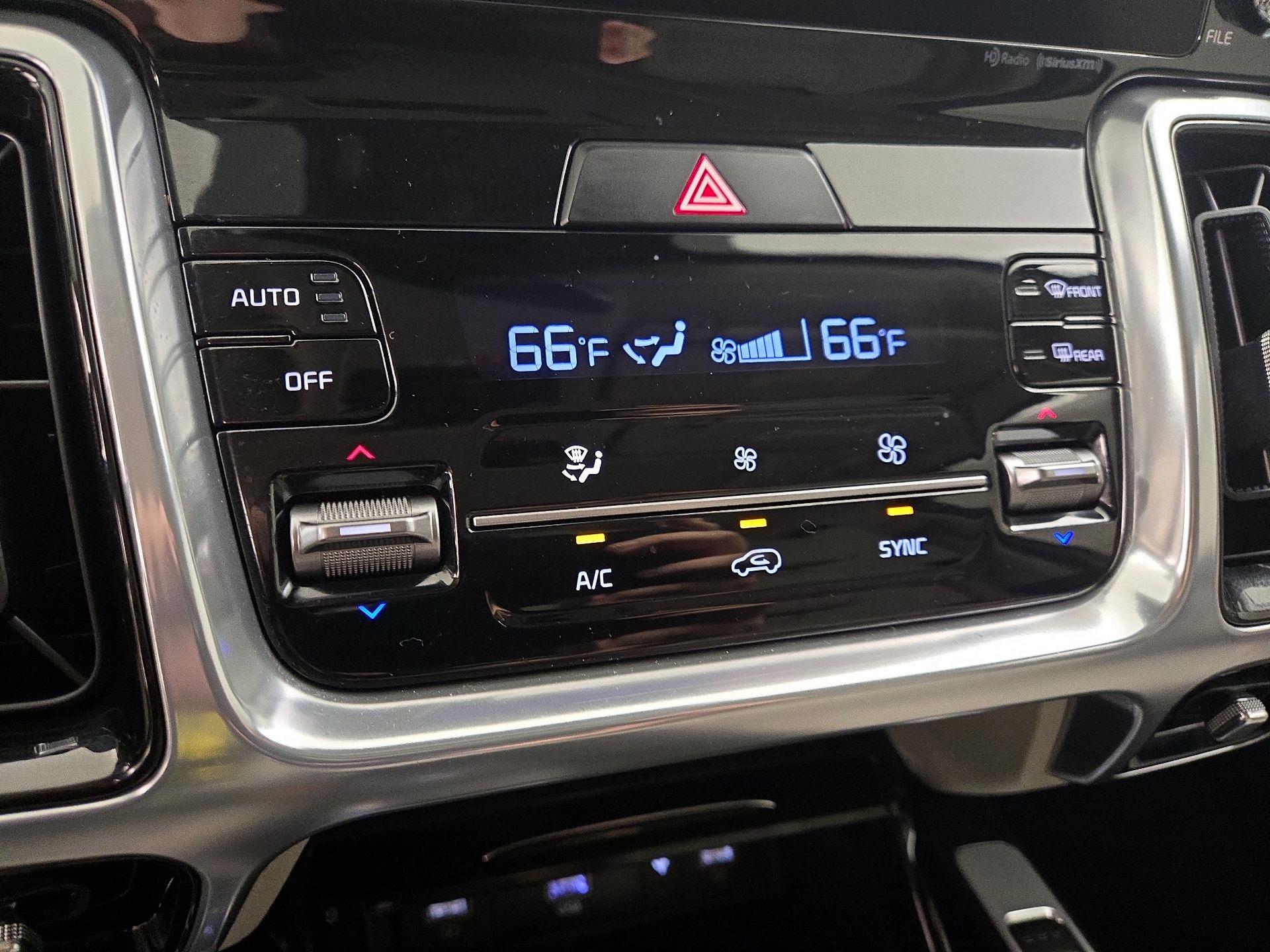 Thumbnail: 2023 Kia Sorento - 17