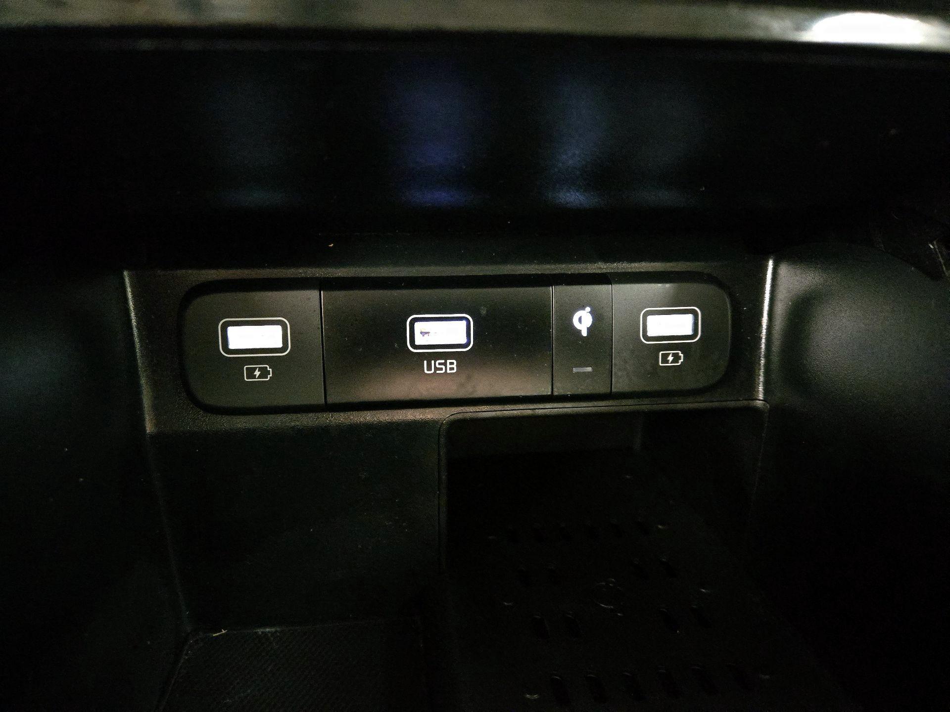 Thumbnail: 2023 Kia Sorento - 19