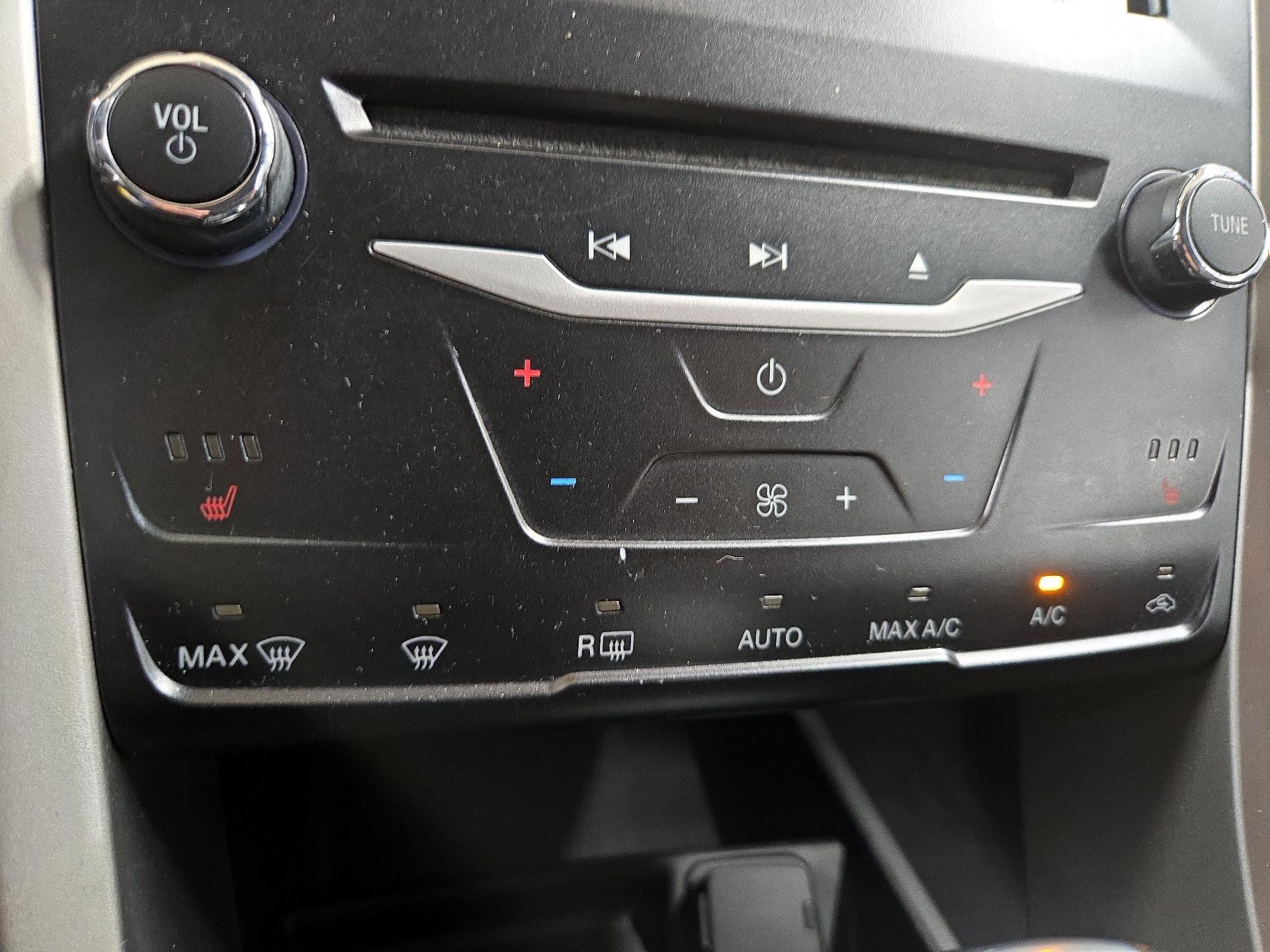 Thumbnail: 2014 Ford Fusion - 16