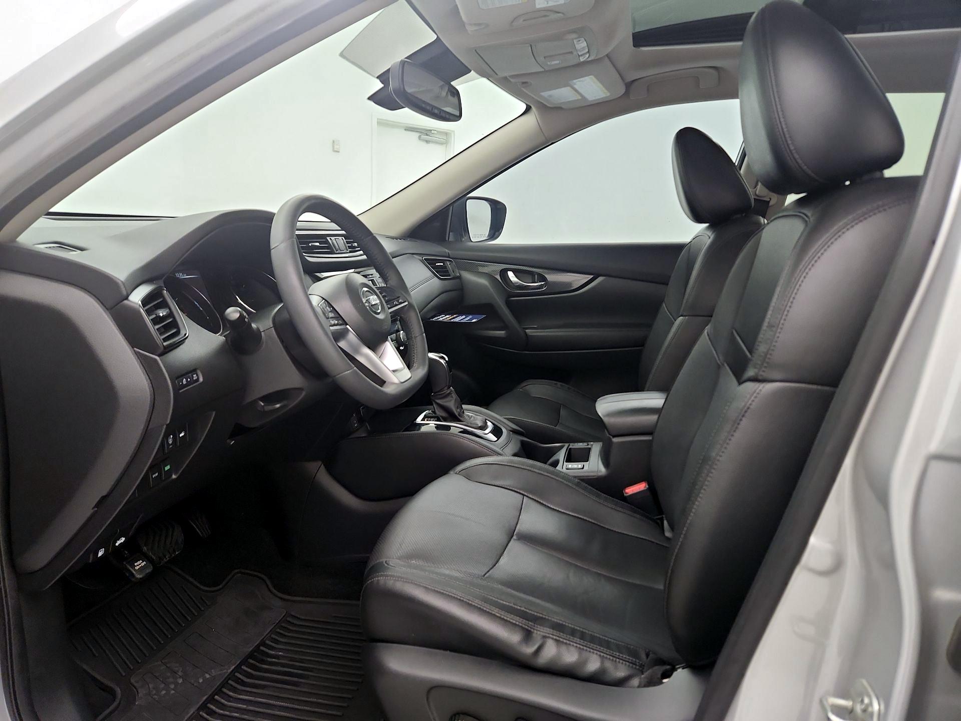 Thumbnail: 2017 Nissan Rogue - 11