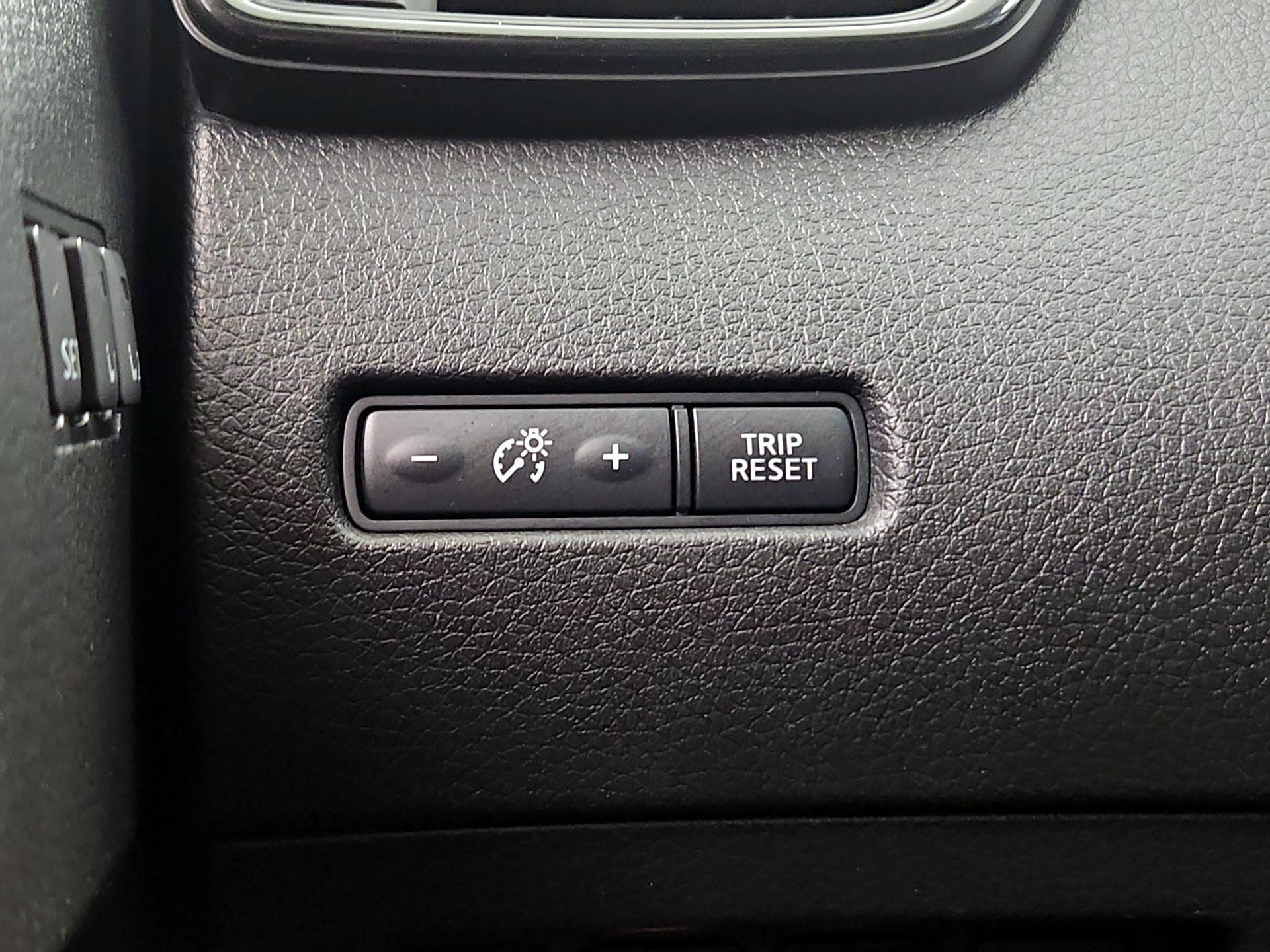 Thumbnail: 2017 Nissan Rogue - 13