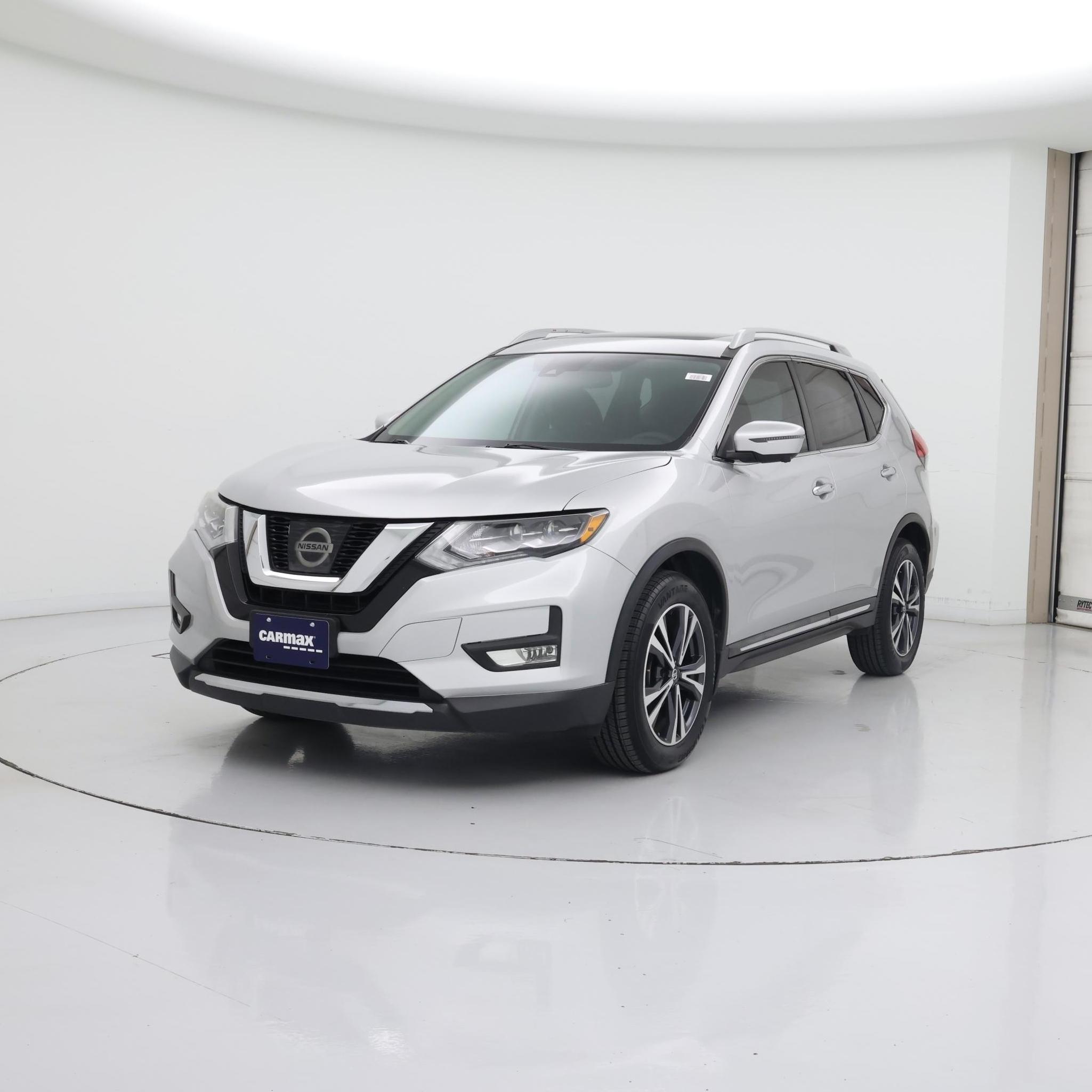 Thumbnail: 2017 Nissan Rogue - 4