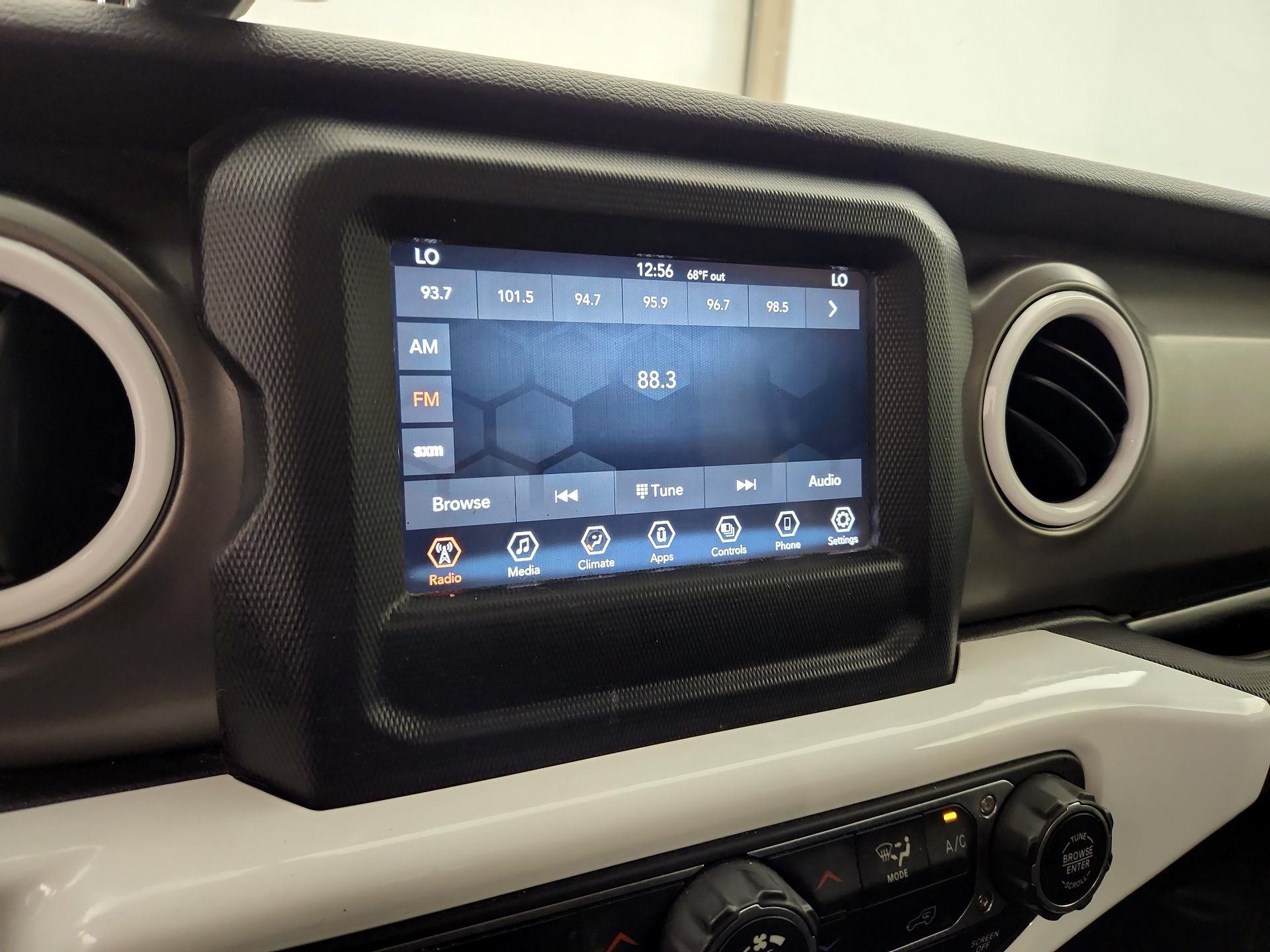 Thumbnail: 2021 Jeep Gladiator - 15