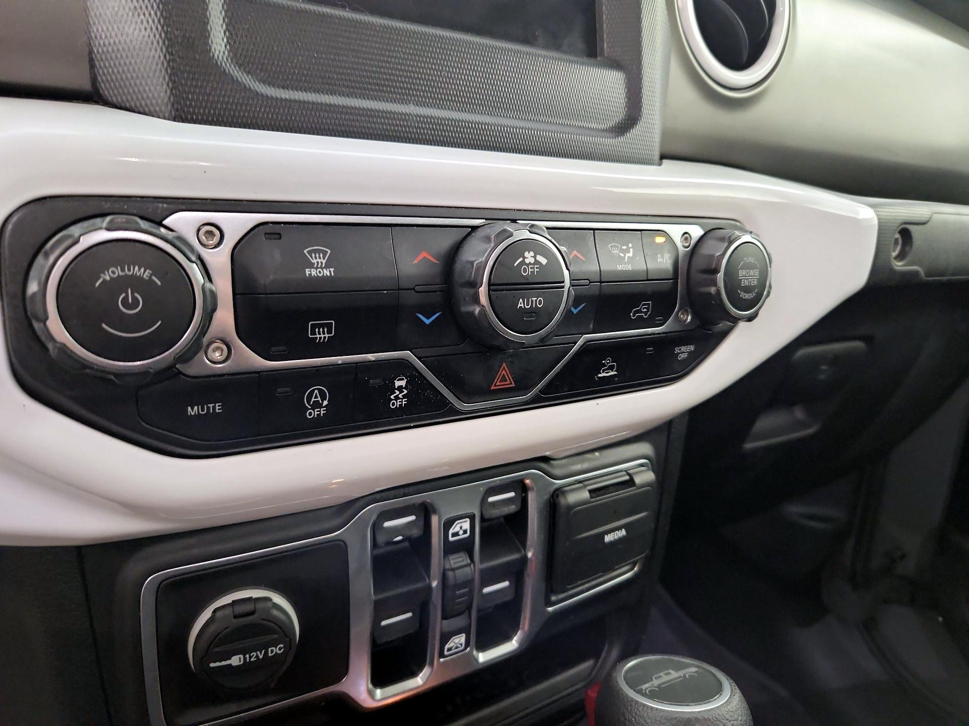 Thumbnail: 2021 Jeep Gladiator - 16