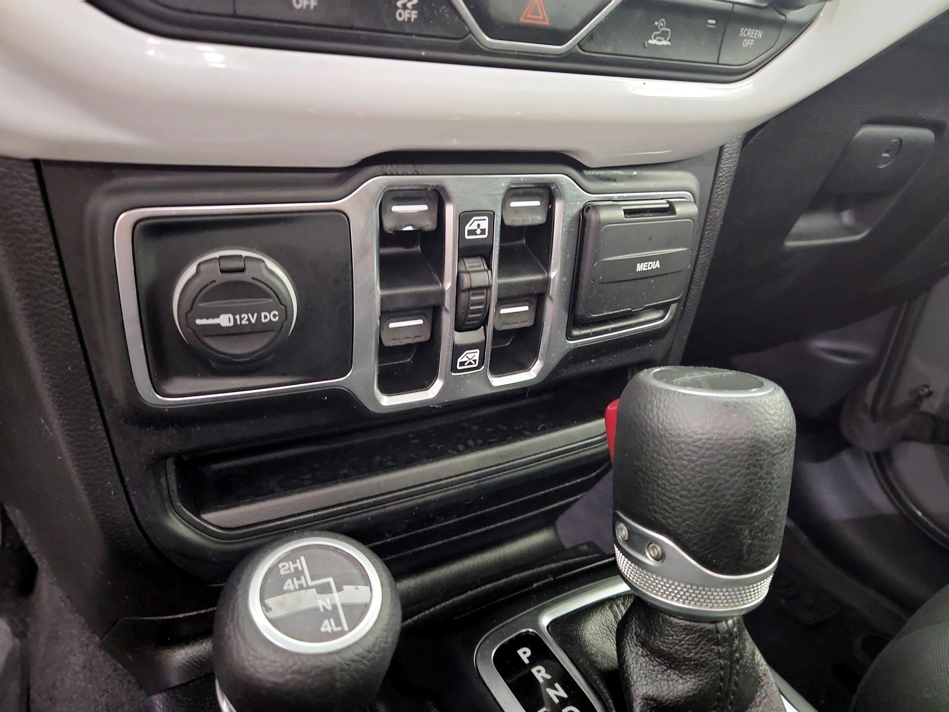 Thumbnail: 2021 Jeep Gladiator - 18