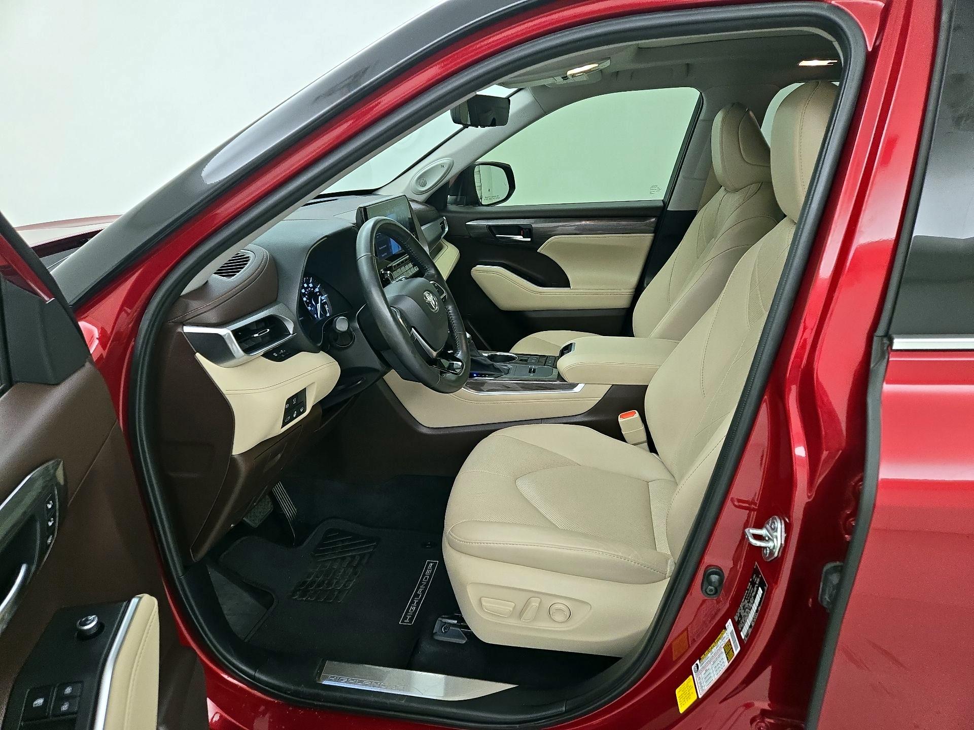 Thumbnail: 2021 Toyota Highlander - 11