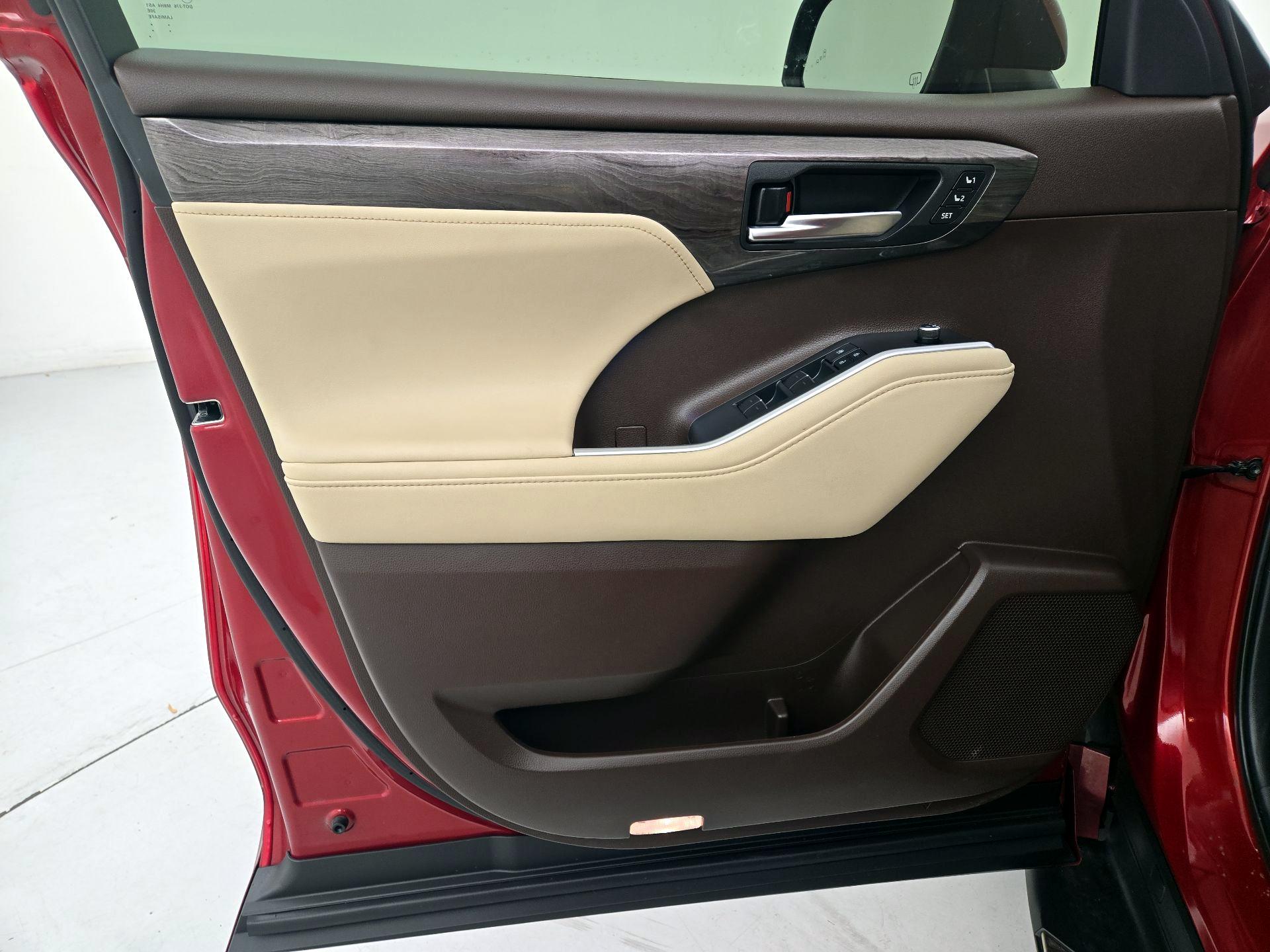 Thumbnail: 2021 Toyota Highlander - 12