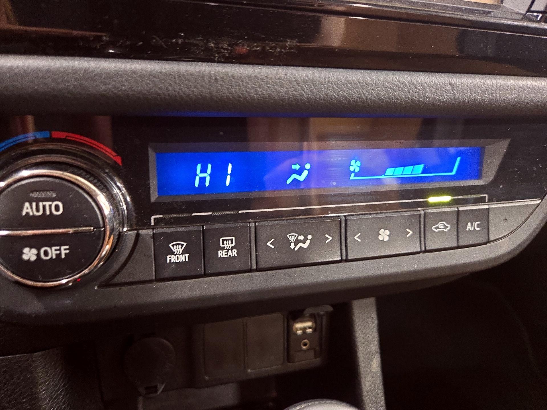 Thumbnail: 2014 Toyota Corolla - 15